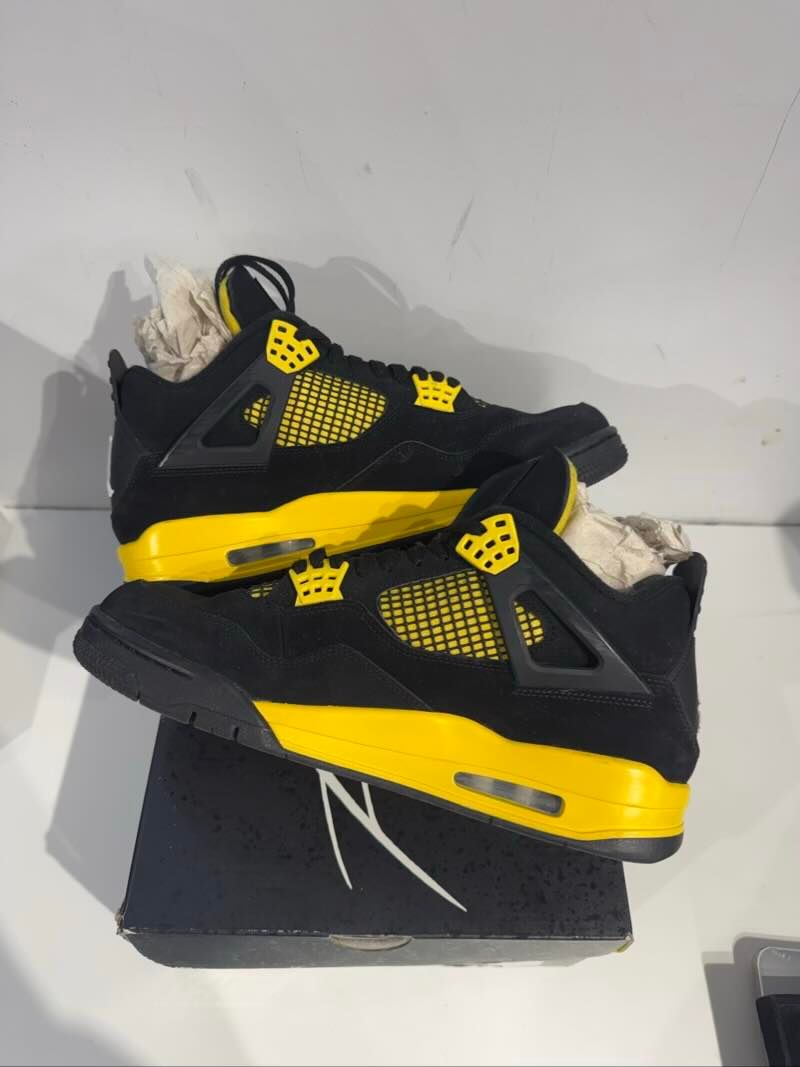 Jordan 4 Retro Thunder (2023) - Pre-Owned Size 11