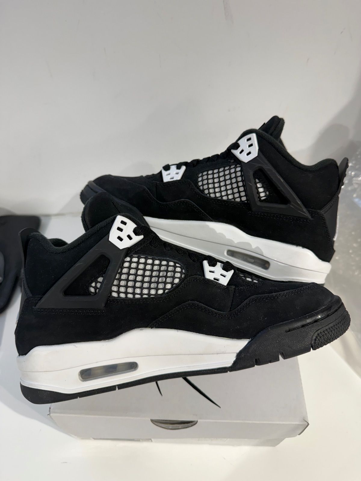 Jordan 4 Retro White Thunder (GS) - Pre-Owned Size 6.5Y