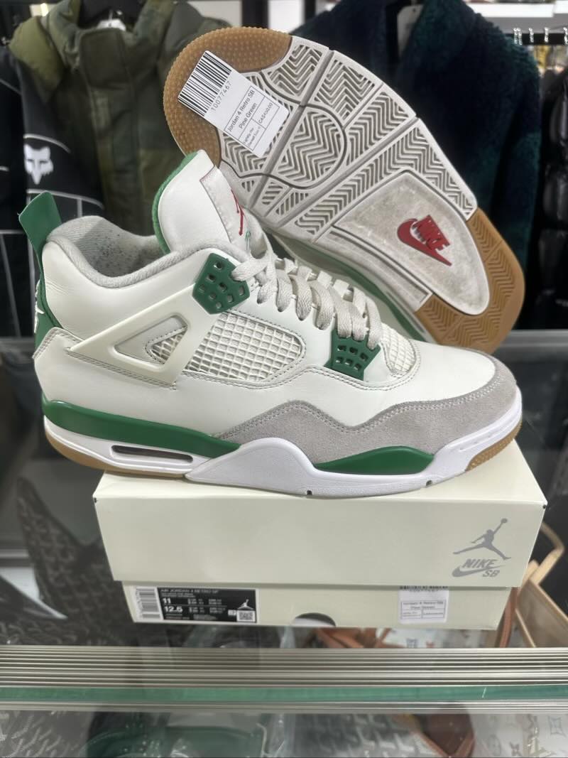 Jordan 4 Retro SB Pine Green - Lightly Pre-Owned Size 11