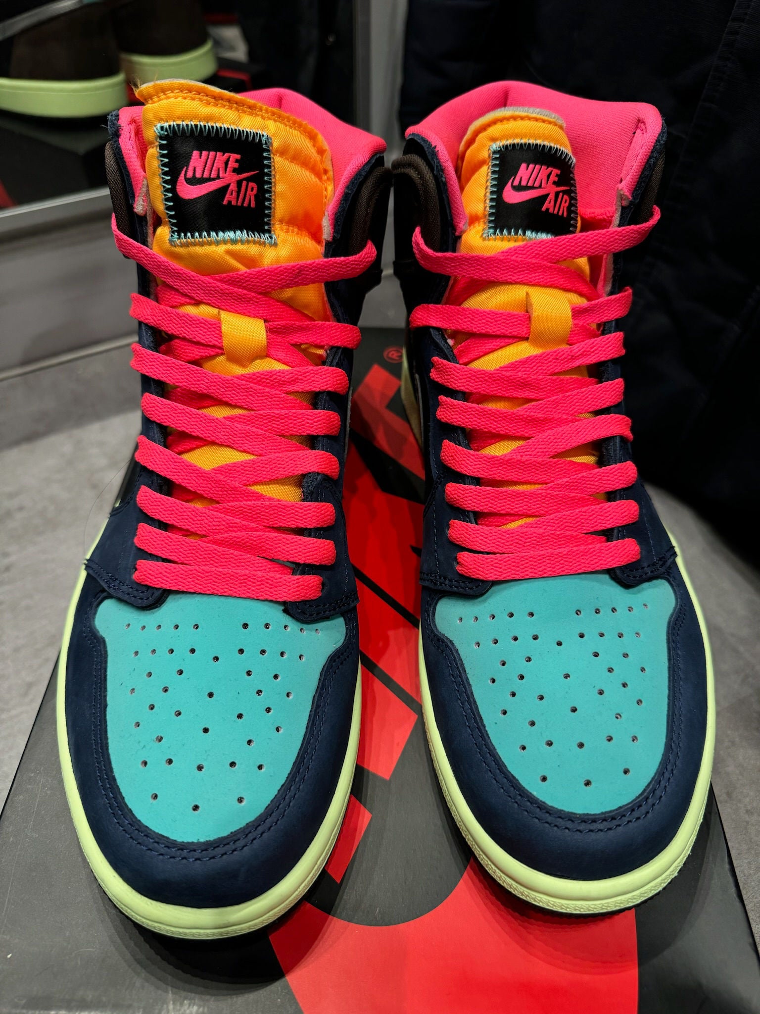 Jordan 1 Retro High Tokyo Bio Hack - Pre-Owned Size 10