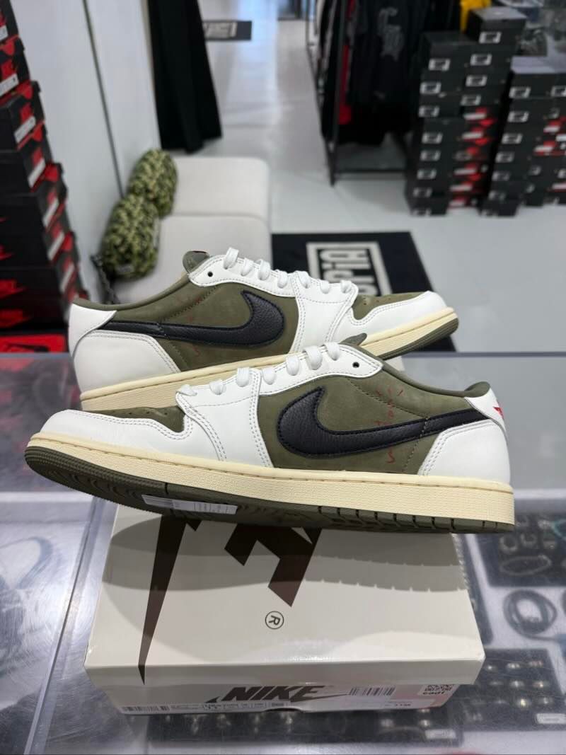 Jordan 1 Retro Low OG SP Travis Scott Medium Olive - Lightly Pre-Owned Size 11M