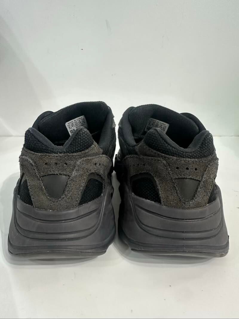 adidas Yeezy Boost 700 V2 Vanta - Pre-Owned Size 9 (No original box)