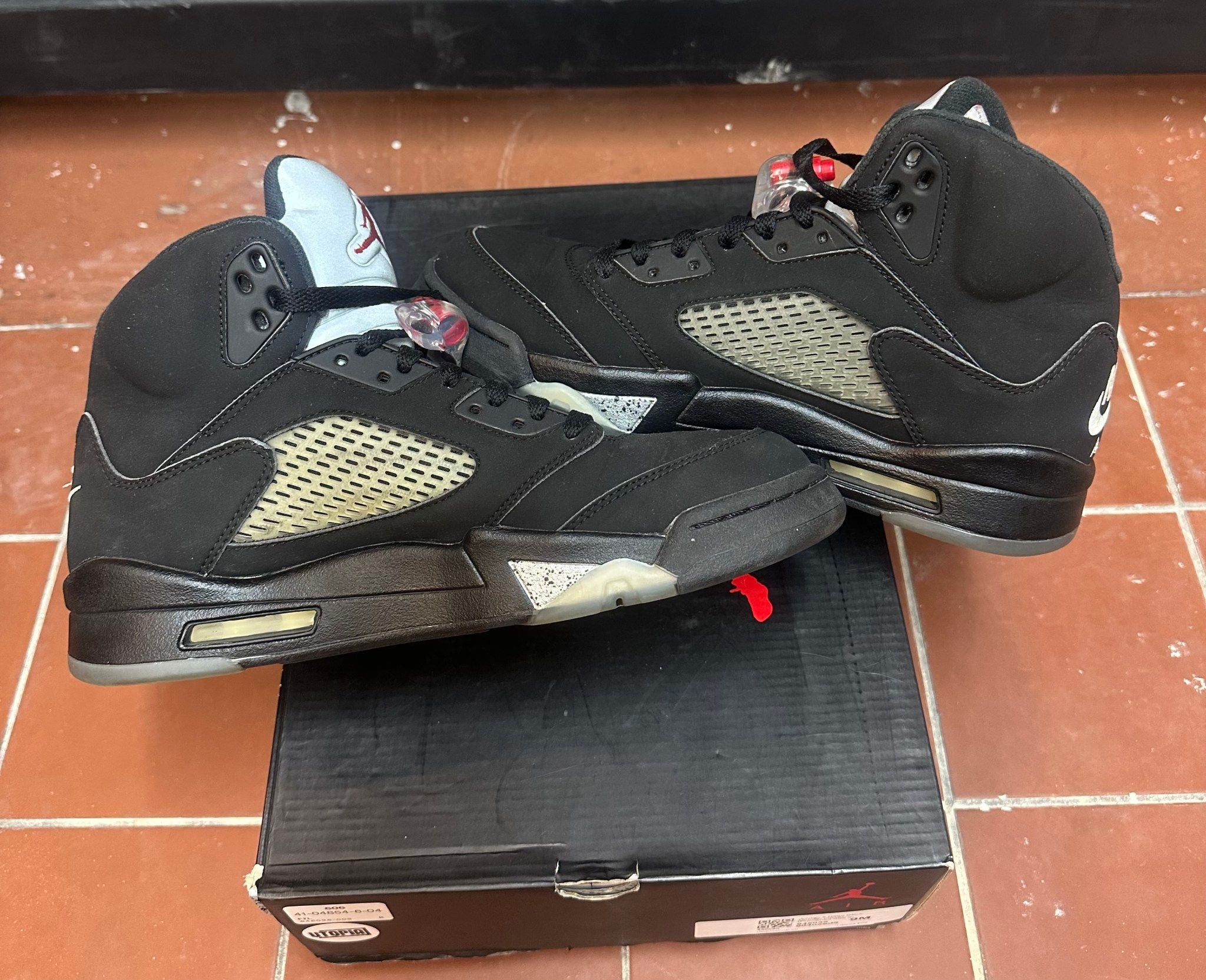 Jordan 5 Retro Black Metallic (2016) - Pre-Owned Size 9