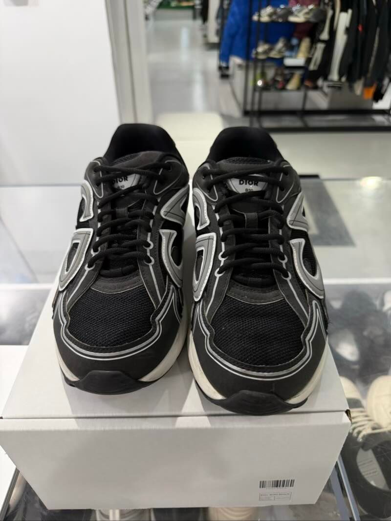 Dior B30 Black - Pre-Owned Size 12 (No original box)