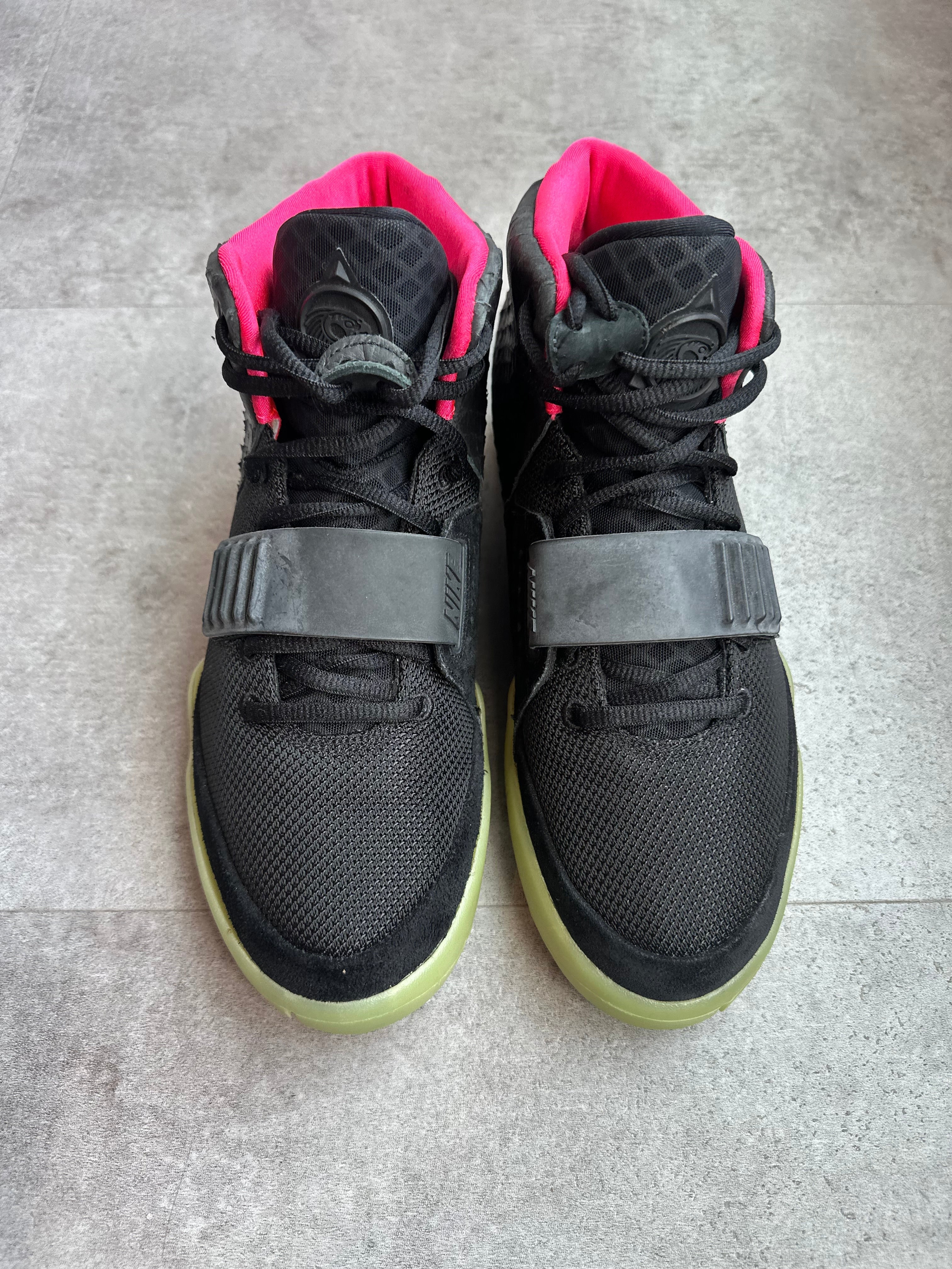 Nike Air Yeezy 2 Solar Red - Pre-Owned Size 9.5