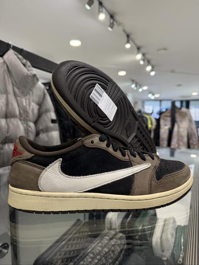 Jordan 1 Retro Low OG SP Travis Scott Mocha - Pre-Owned Size 9.5 (No original box)