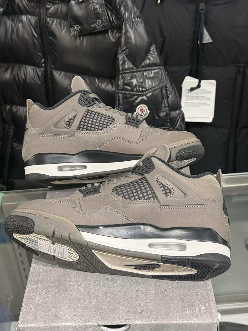 Jordan 4 Retro Cave Stone - Pre-Owned Size 8.5M