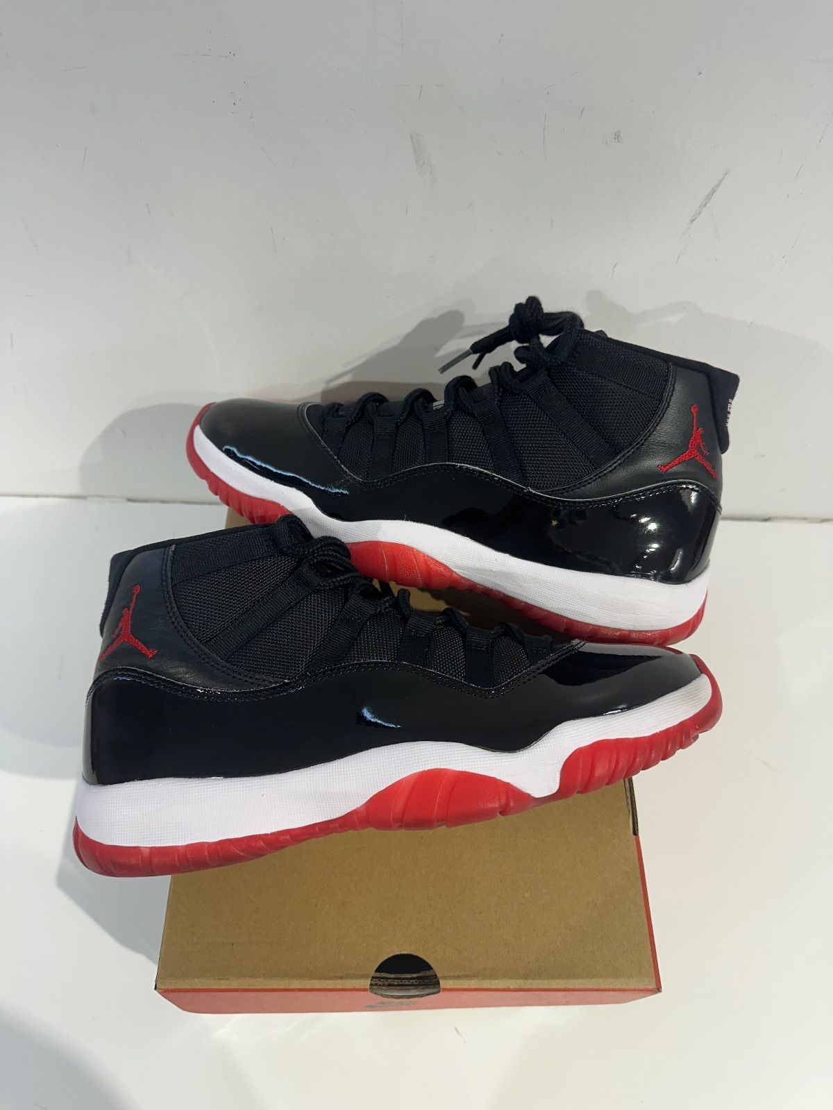 Jordan 11 Retro Playoffs Bred (2019) - Pre-Owned Size 10.5