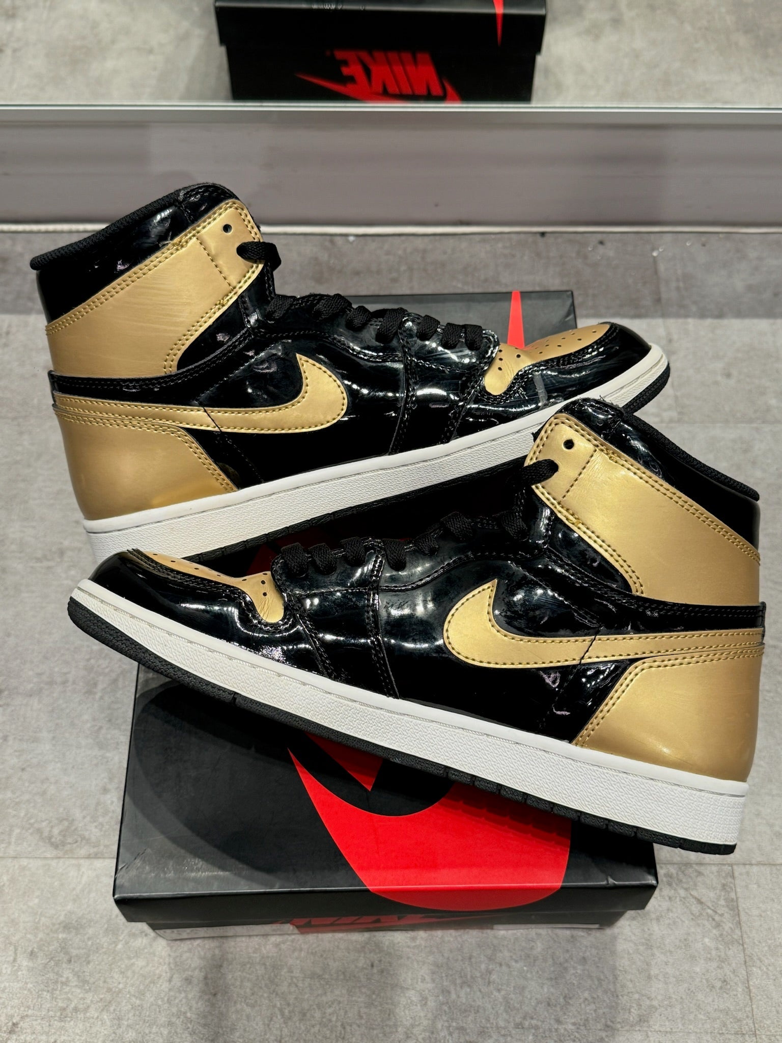 Jordan 1 Retro High NRG Gold Toe - Pre-Owned Size 10