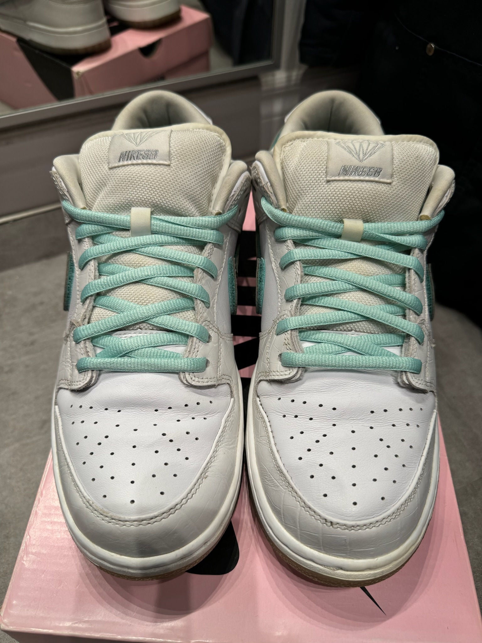 Nike SB Dunk Low Diamond Supply Co. White Diamond - Pre-Owned Size 10.5