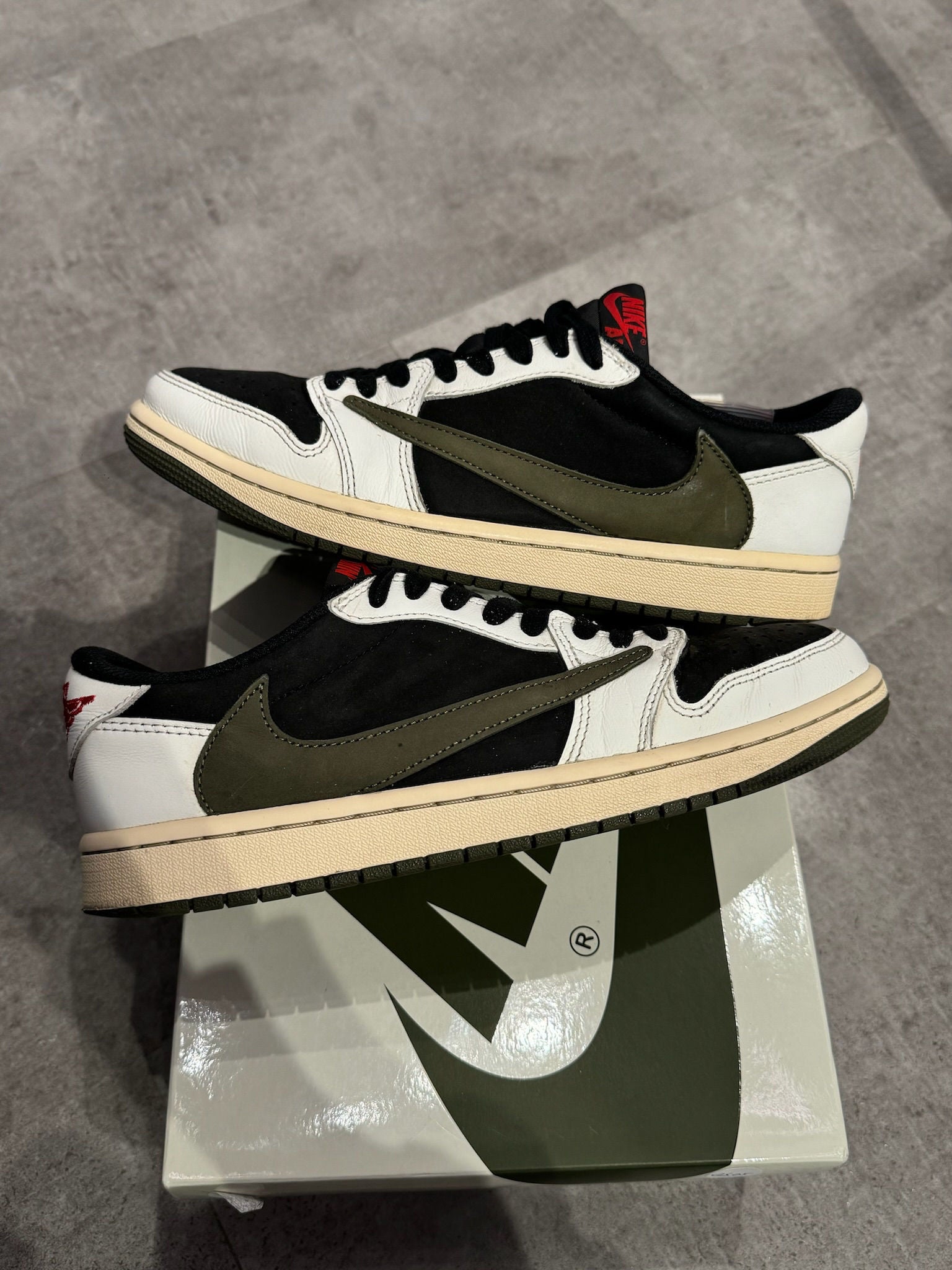 Jordan 1 Retro Low OG SP Travis Scott Olive (W) - Pre-Owned Size 8M/9.5W