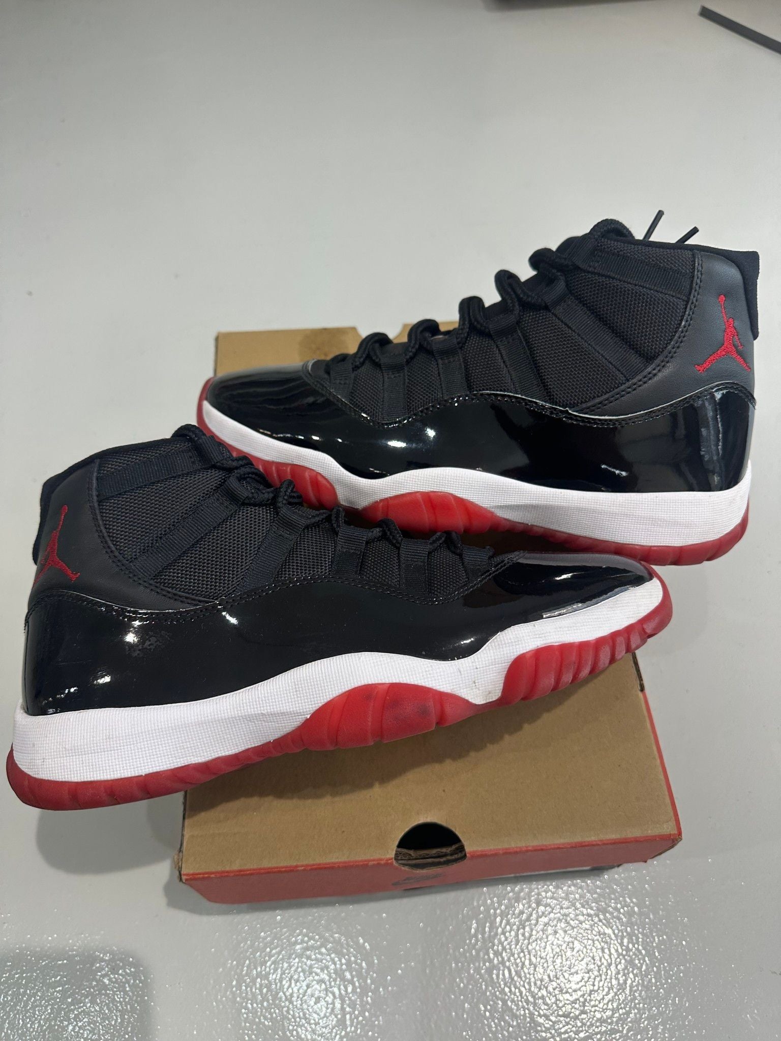 Jordan 11 Retro Playoffs Bred (2019) (Preowned Size 9.5 2) - Pre-Owned