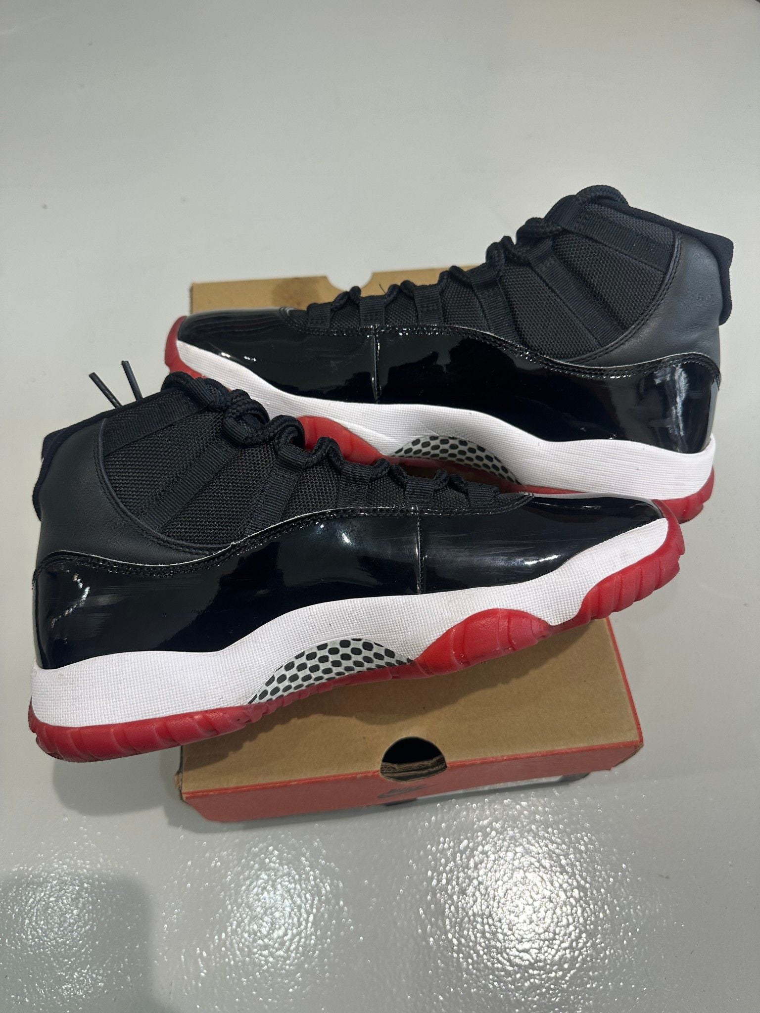 Jordan 11 Retro Playoffs Bred (2019) (Preowned Size 9.5 2) - Pre-Owned