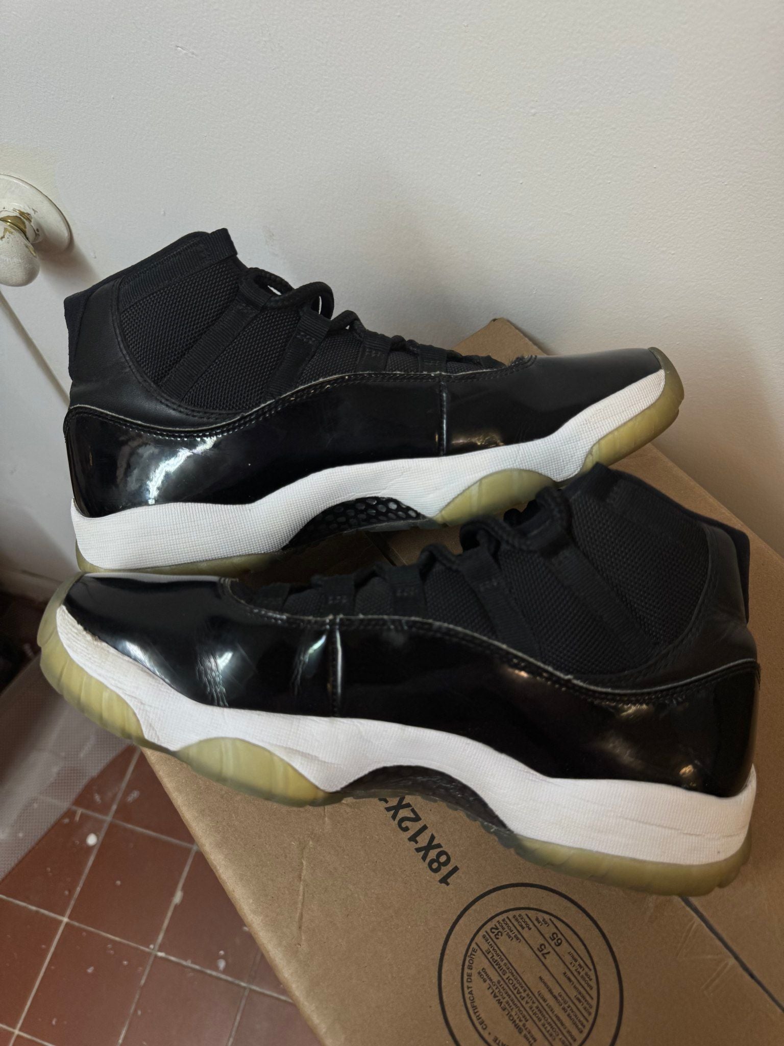 Jordan 11 Retro Space Jam (2016) - Pre-Owned Size 9 (No original box)