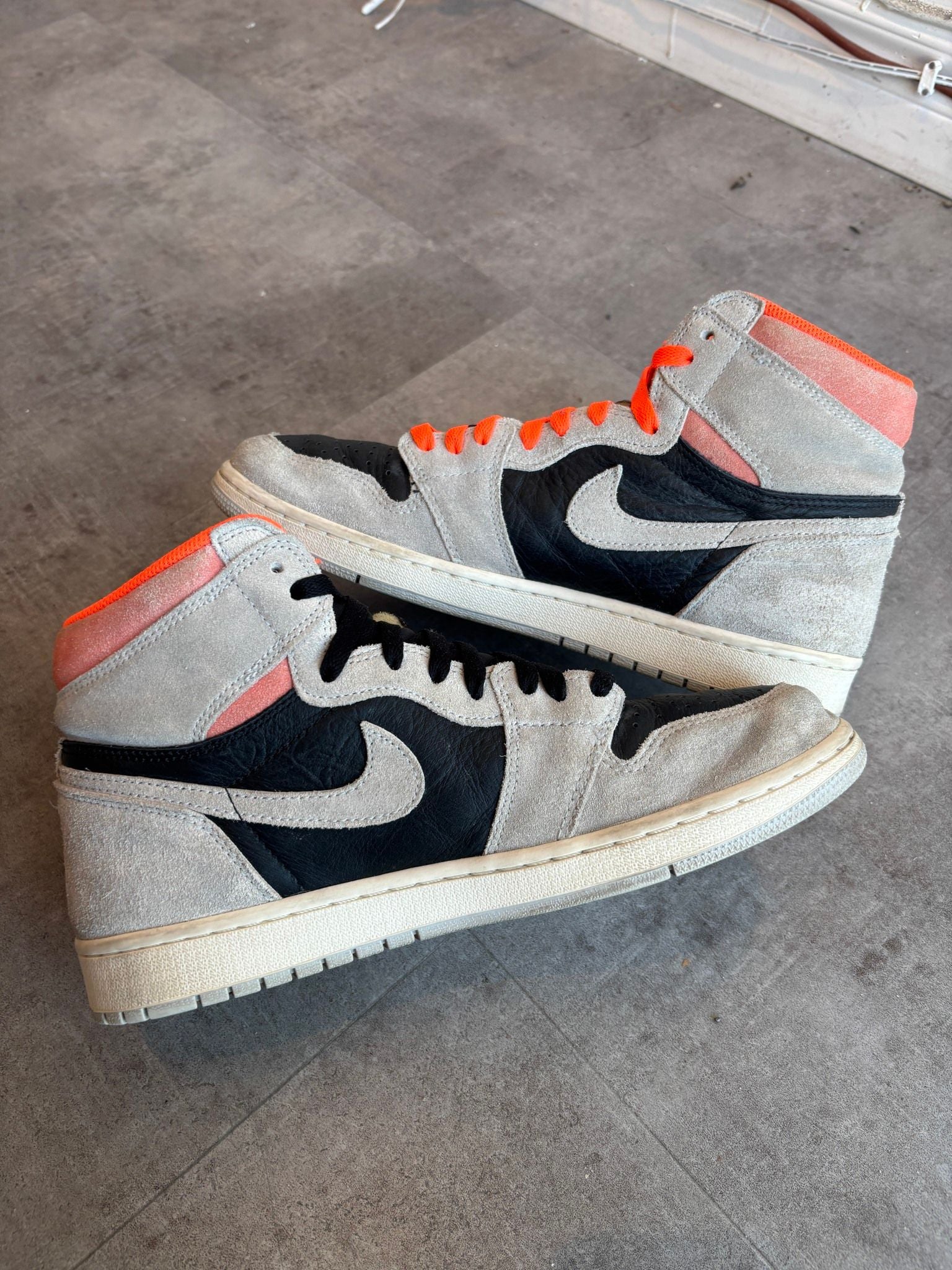 Jordan 1 Retro High Neutral Grey Hyper Crimson - Pre-Owned Size 10 (No original box)