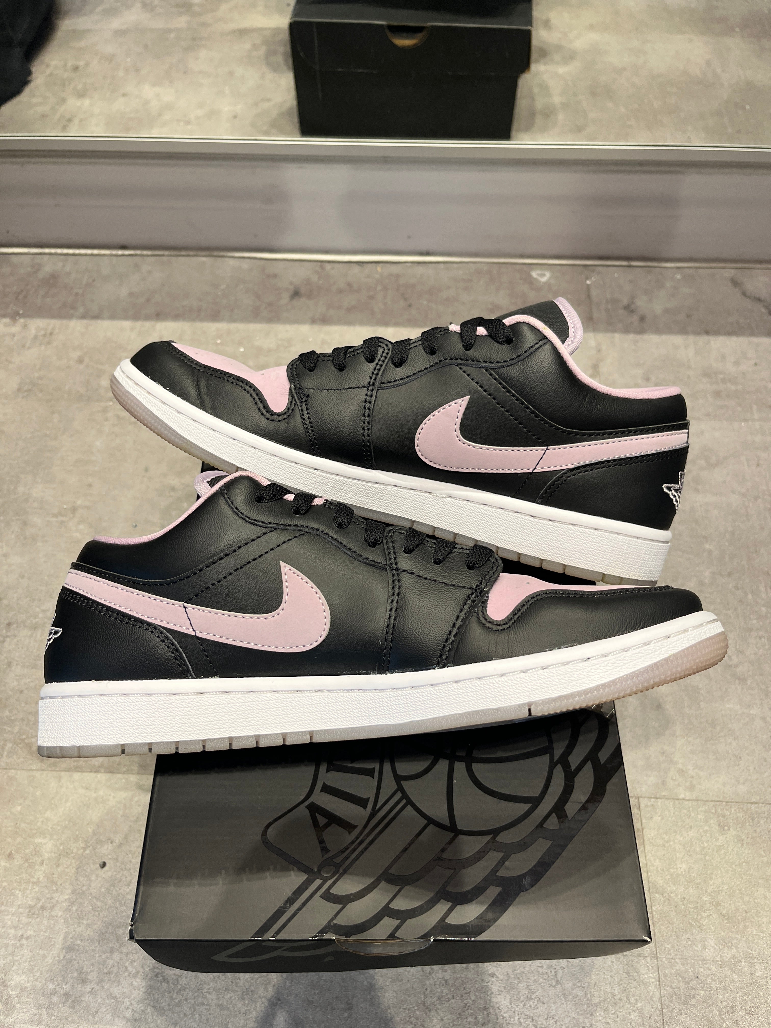 Jordan 1 Low SE Iced Lilac (Preowned)