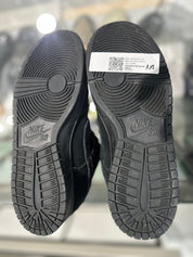 Nike SB Dunk Low Blackout - Pre-Owned Size 9 (No original box)