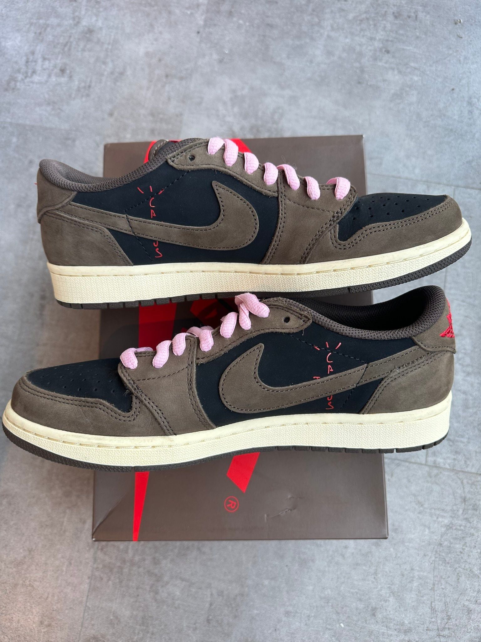 Air Jordan 1 Retro Low OG SP Travis Scott Mocha - Pre-Owned Size 9.5