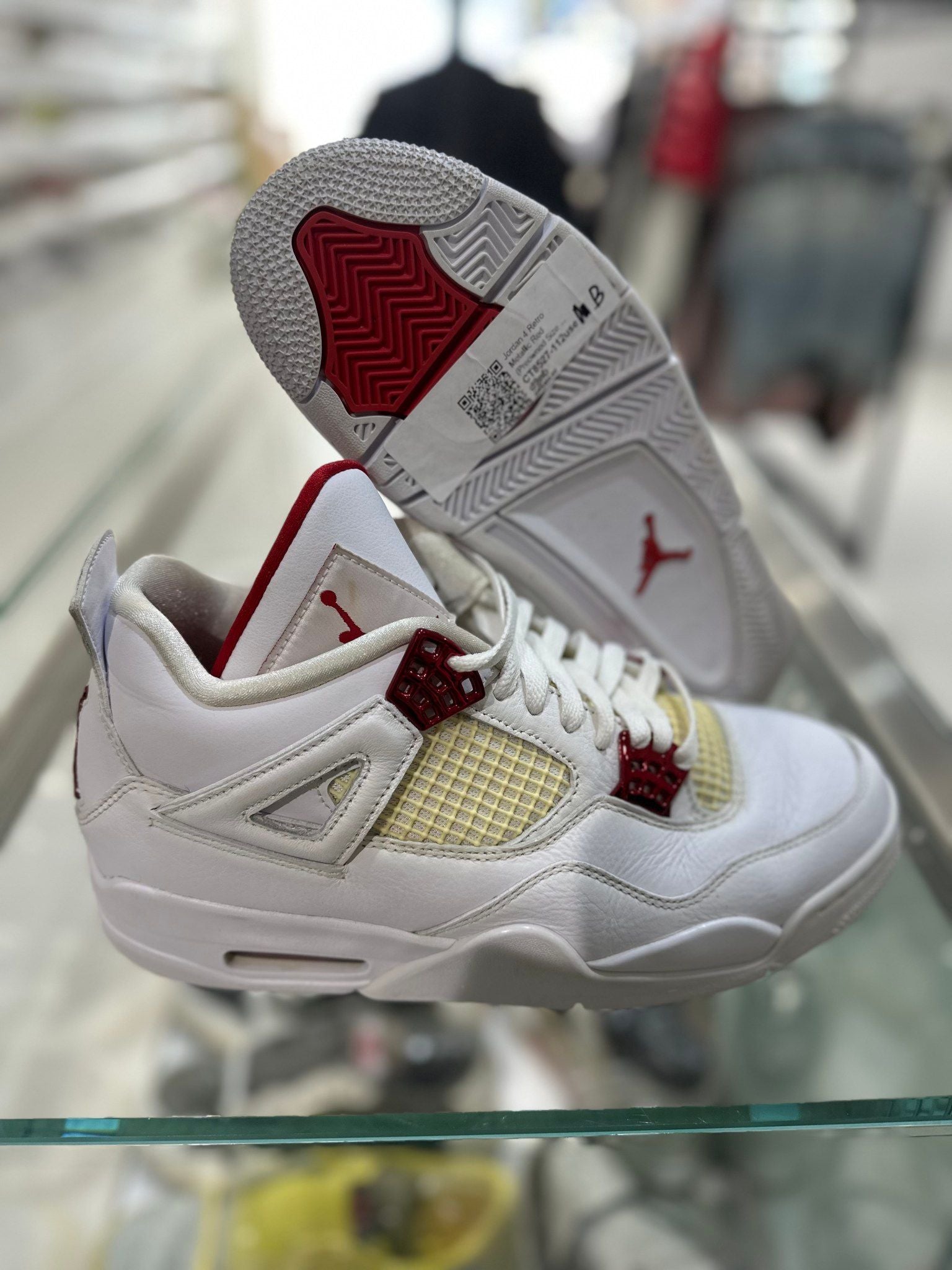 Jordan 4 Retro Metallic Red - Pre-Owned Size 9 (No original box)