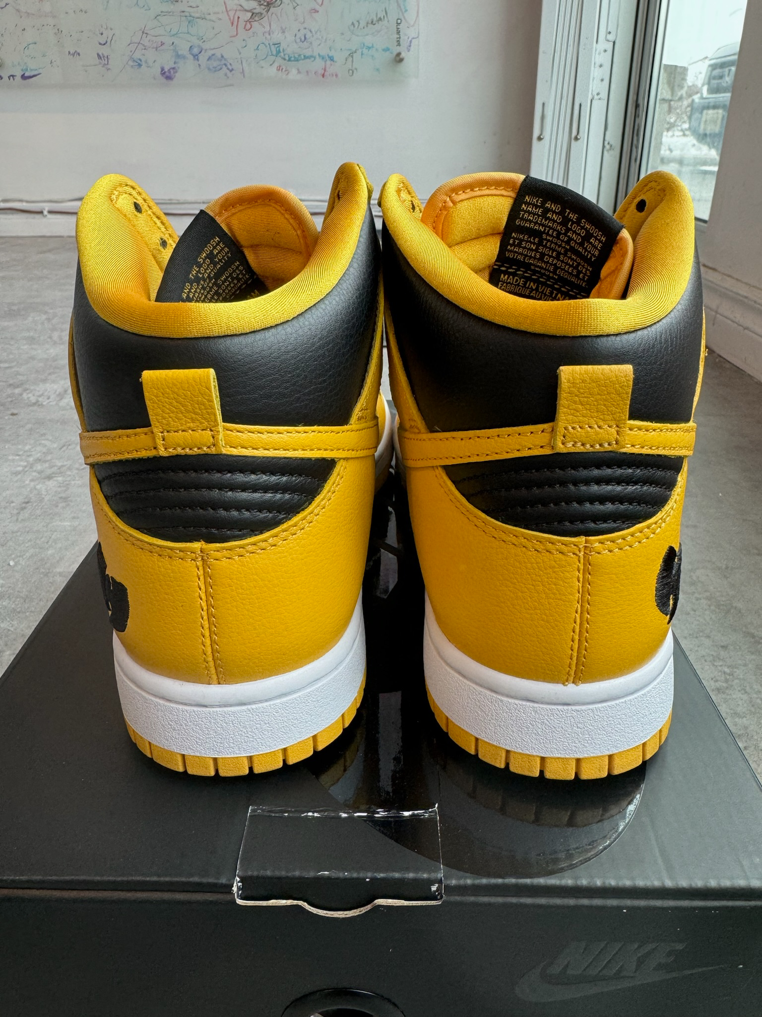 Nike Retro Dunk High Wu-Tang (2024) (Lightly Preowned Size 9)