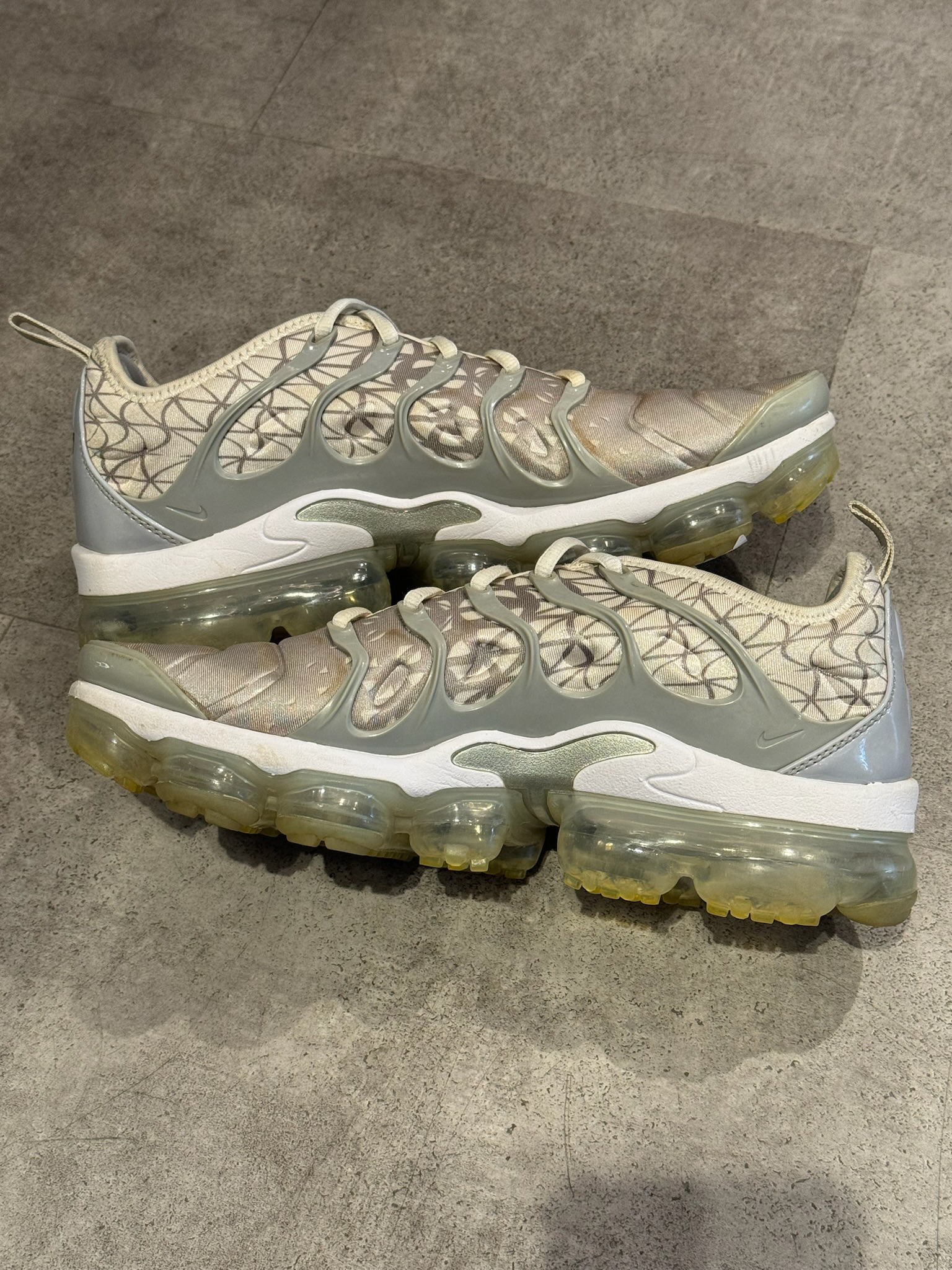 Nike Air VaporMax Plus Silver White (Preowned Size 9)