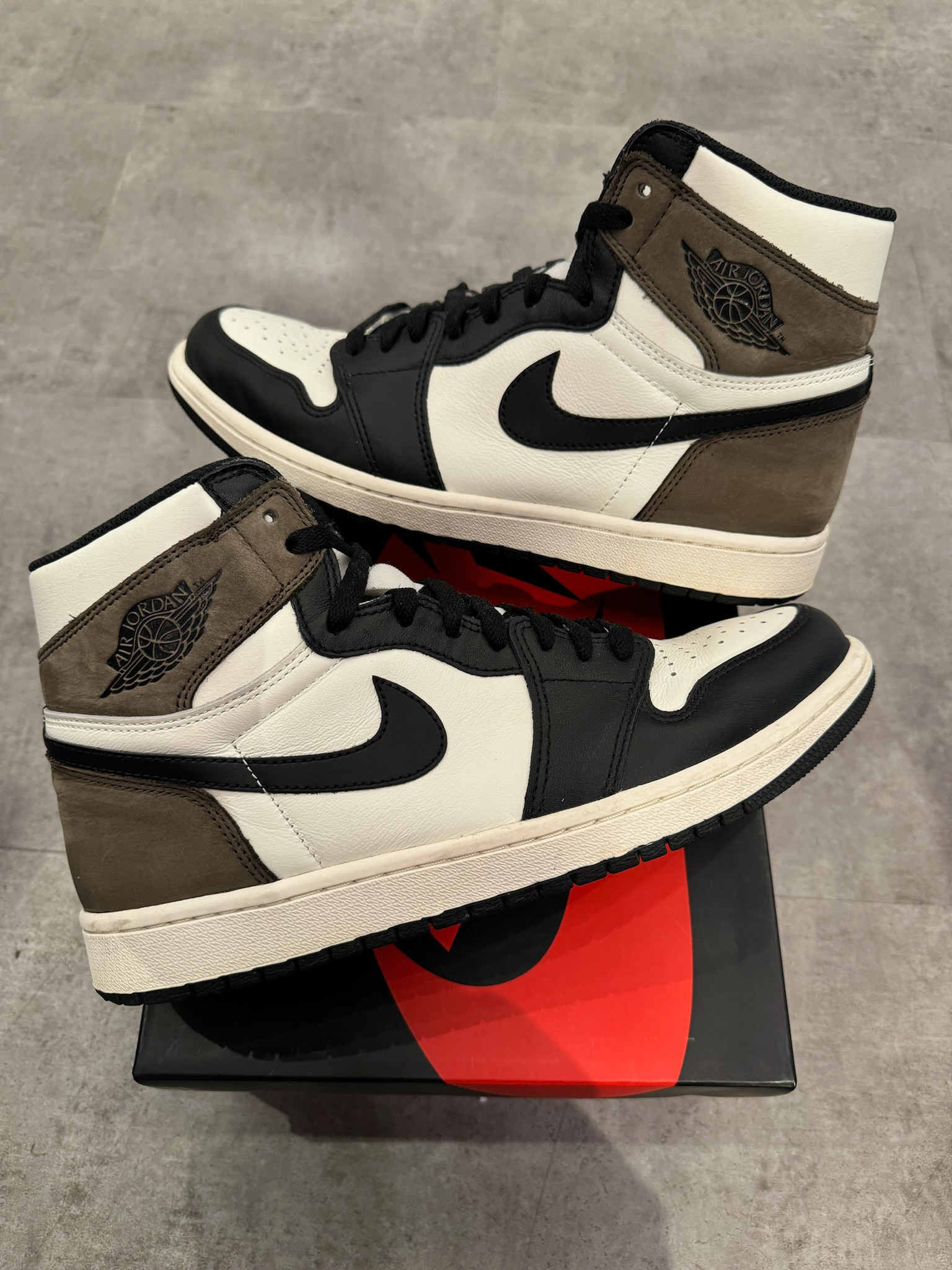 Jordan 1 Retro High Mocha (Preowned Size 10)