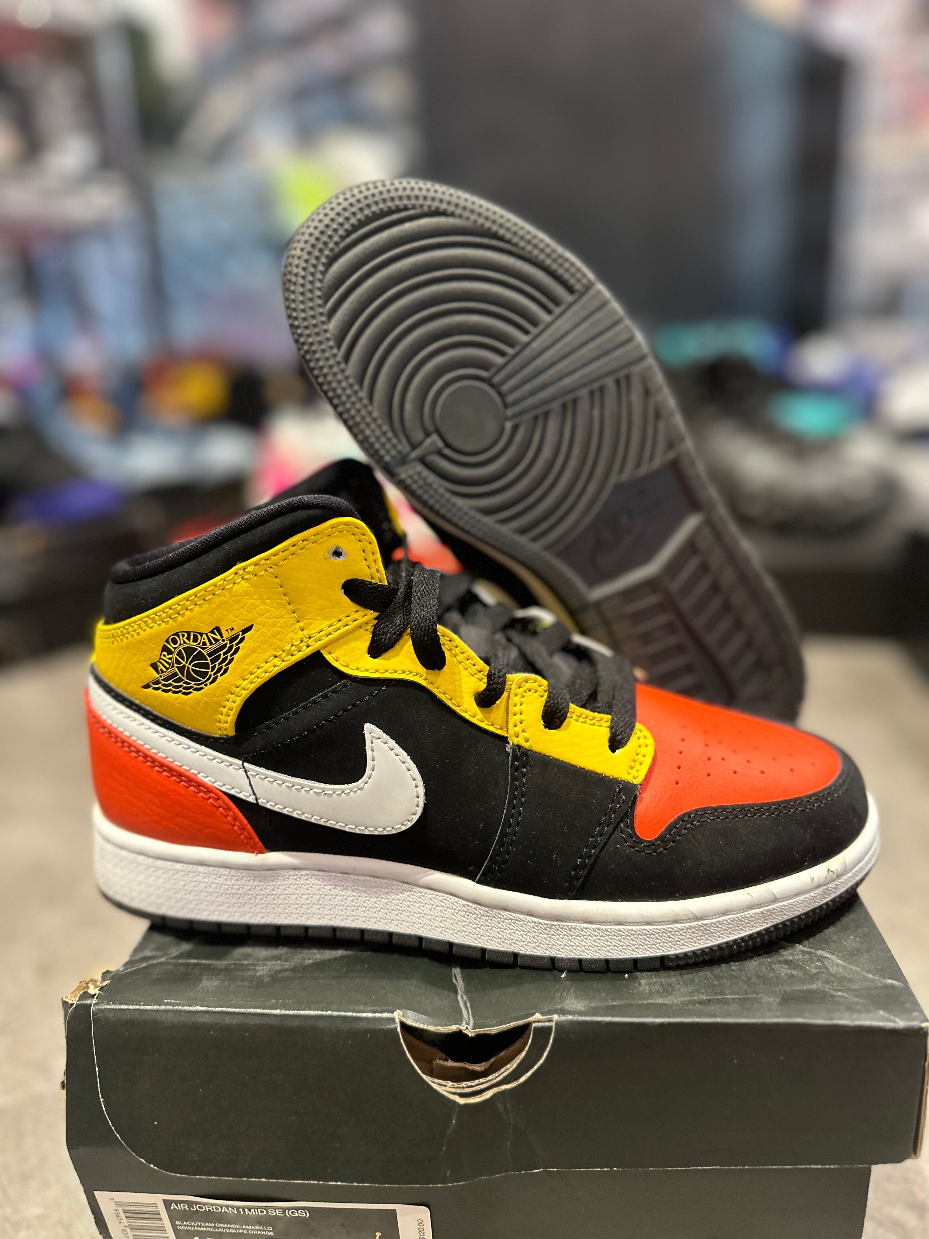 Jordan 1 Mid Black Amarillo Team Orange (GS) (Preowned)