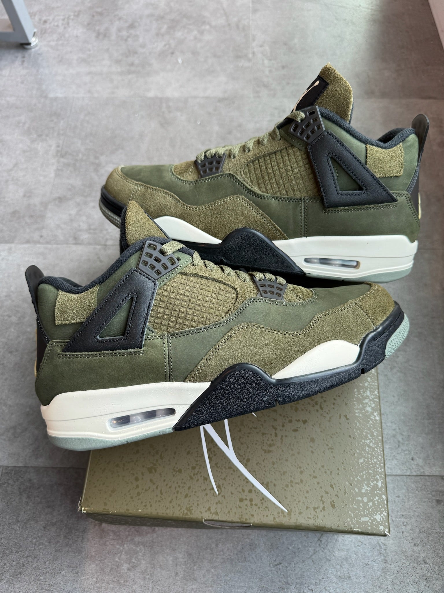 Jordan 4 Retro SE Craft Medium Olive (Preowned Size 11 9/10)