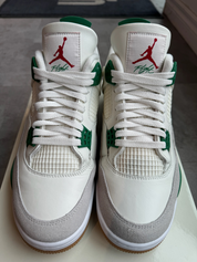 Jordan 4 Retro SB Pine Green (Preowned Size 10.5)