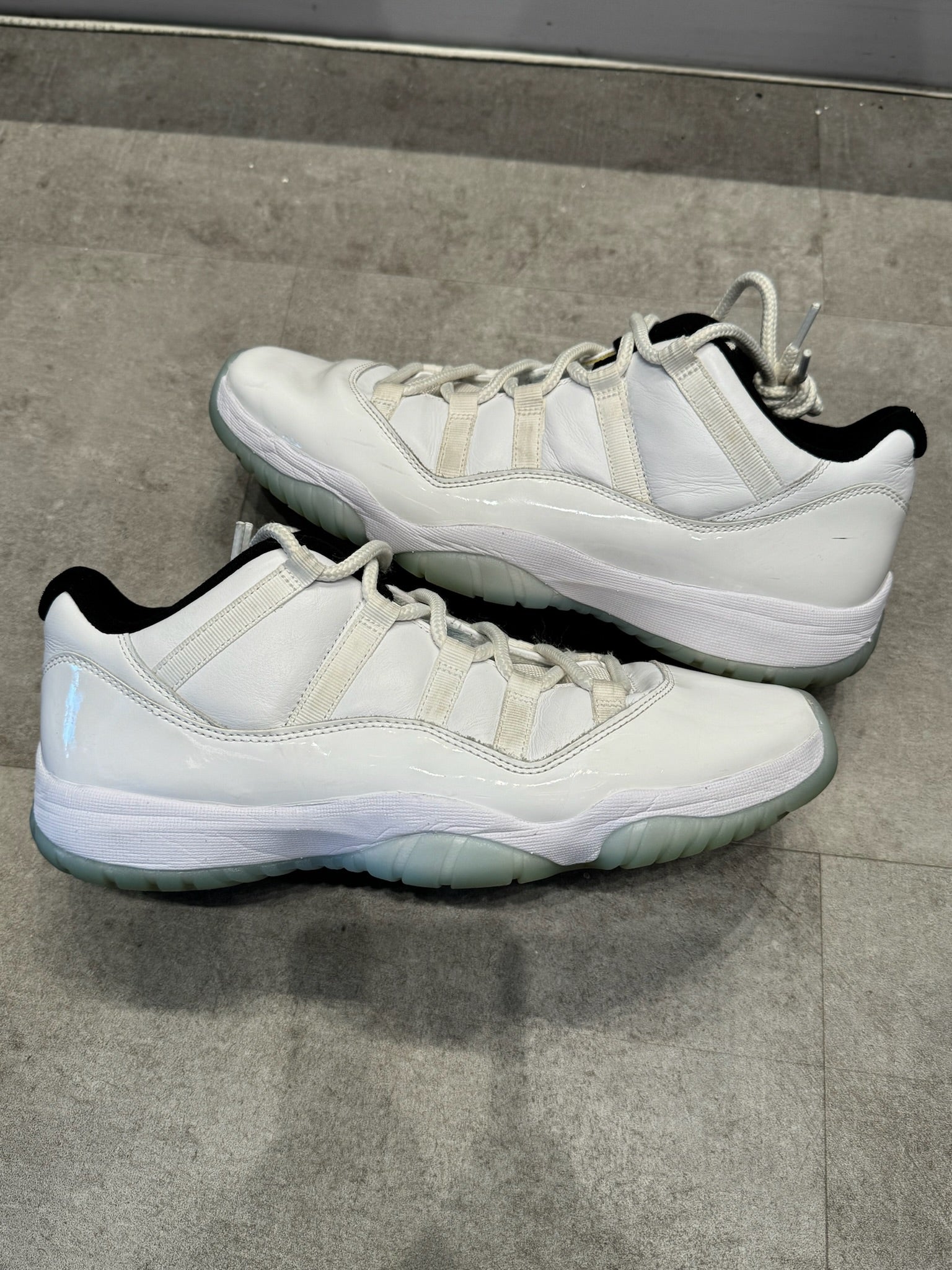 Jordan 11 Retro Low Legend Blue (Preowned Size 11)