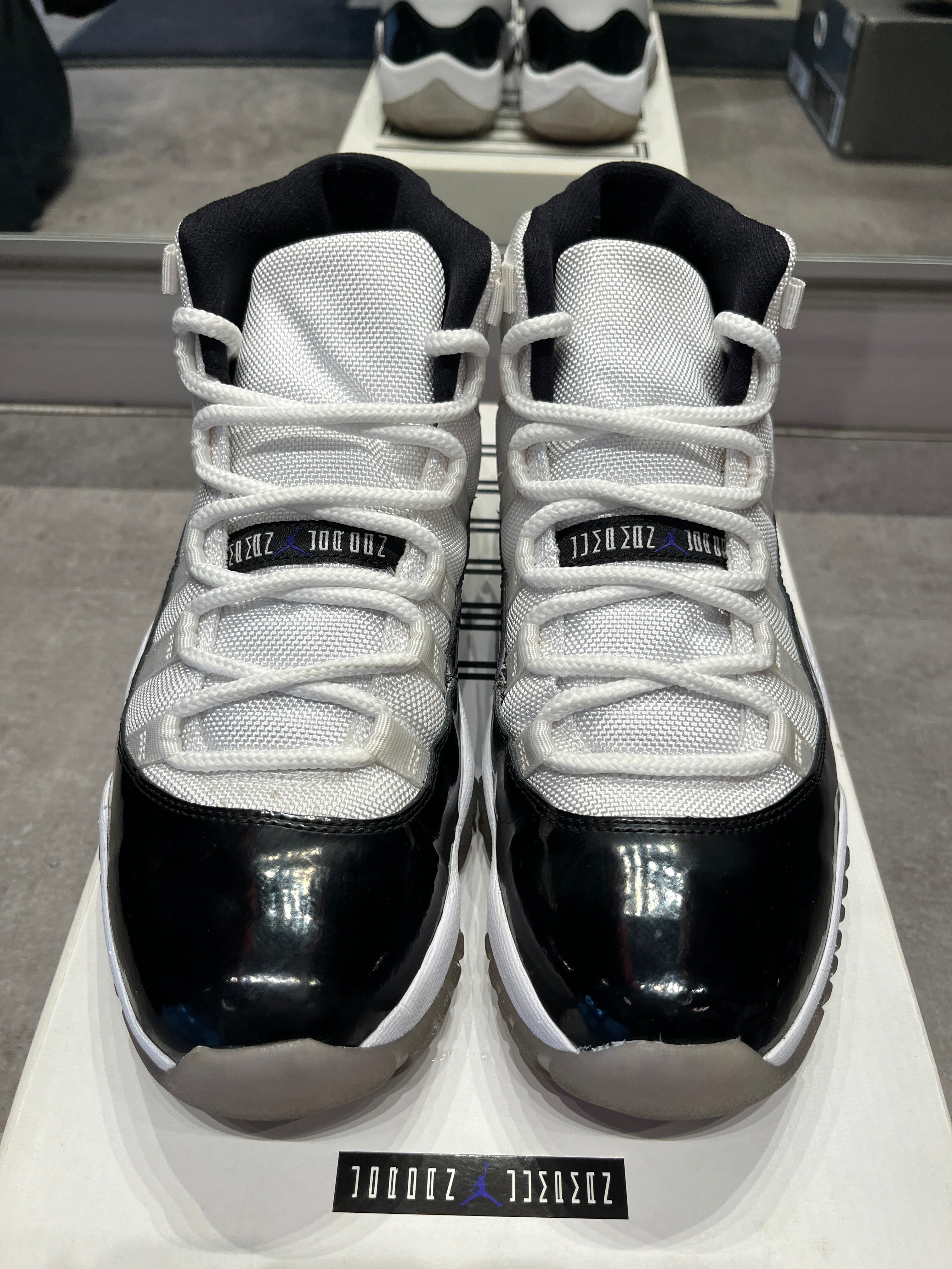 Jordan 11 Retro Concord (2011) (Preowned Size 10 9.5/10)