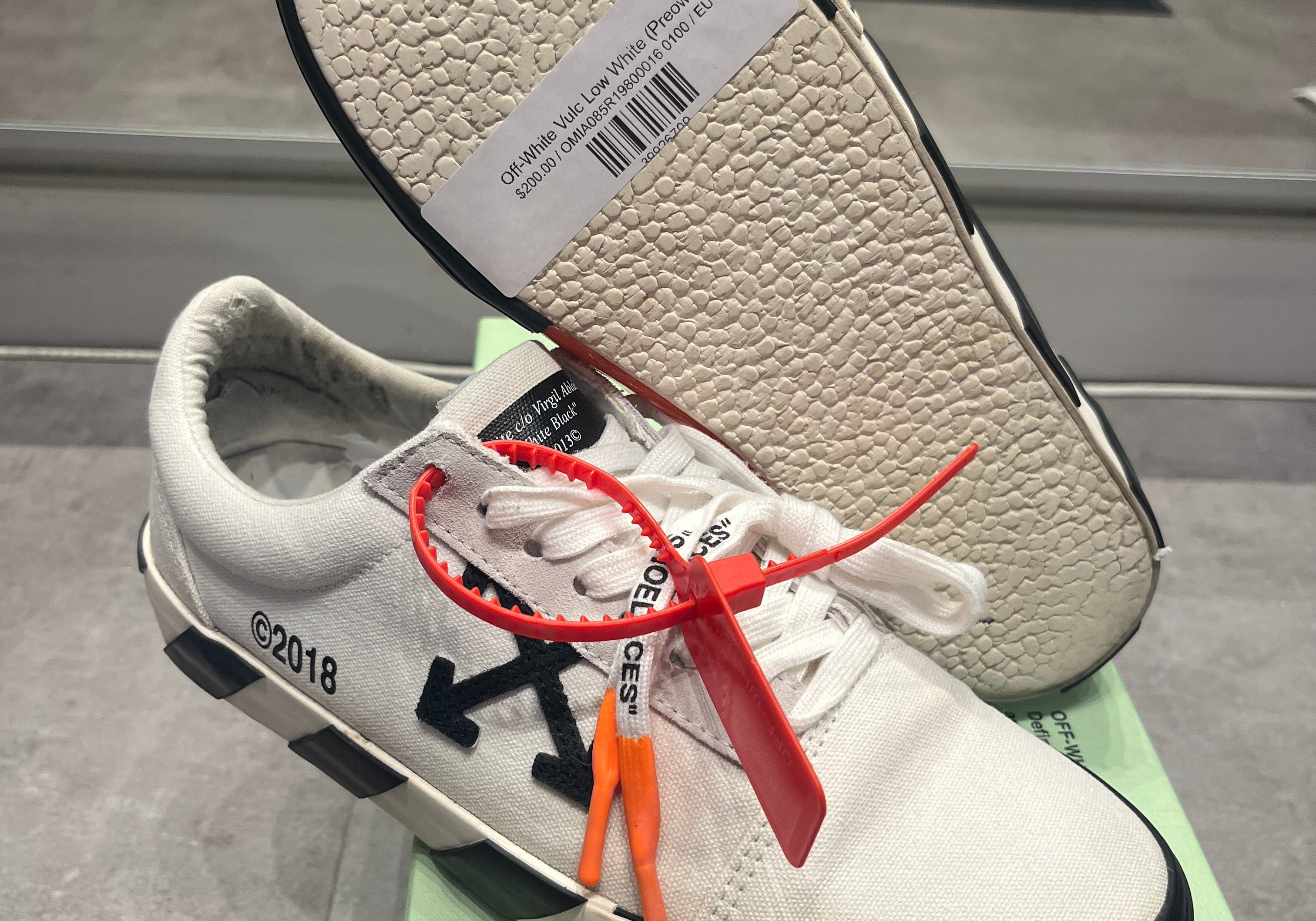 Off-White Vulc Low White (Preowned)