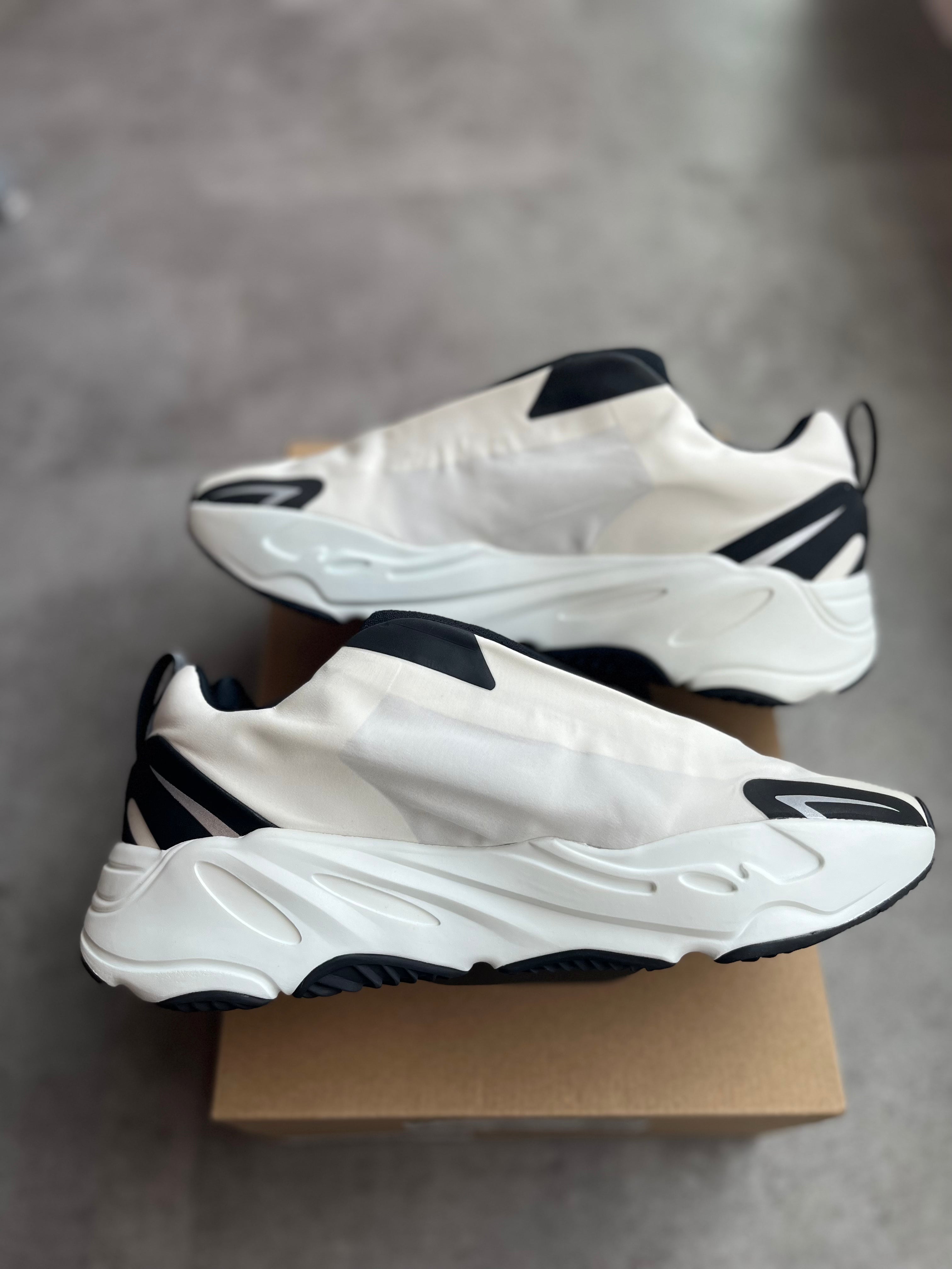 Adidas Yeezy Boost 700 MNVN Laceless Analog (Preowned)