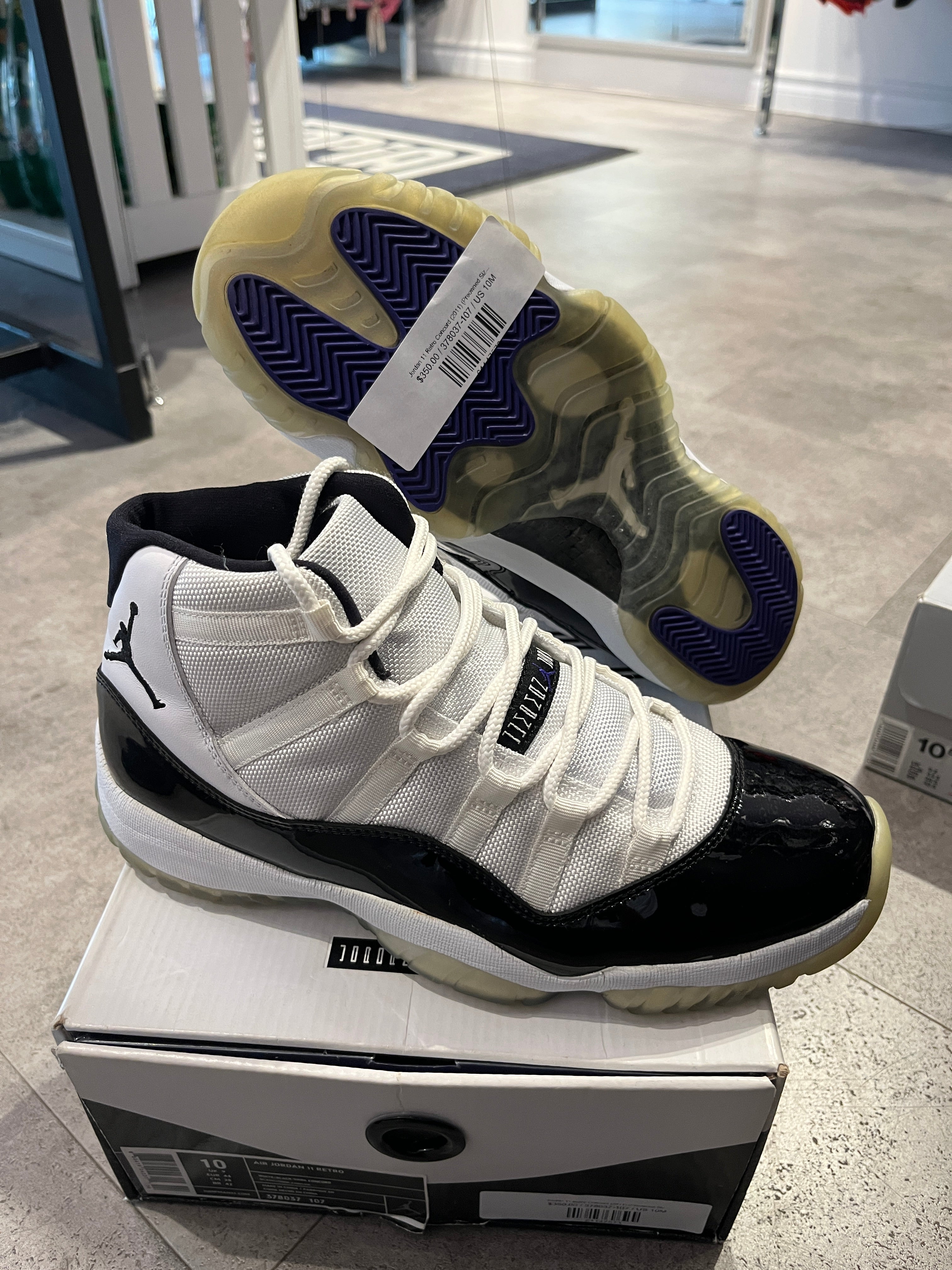 Jordan 11 Retro Concord (2011) (Preowned Size 10 9/10)