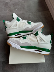 Jordan 4 Retro SB Pine Green (Preowned Size 10.5)