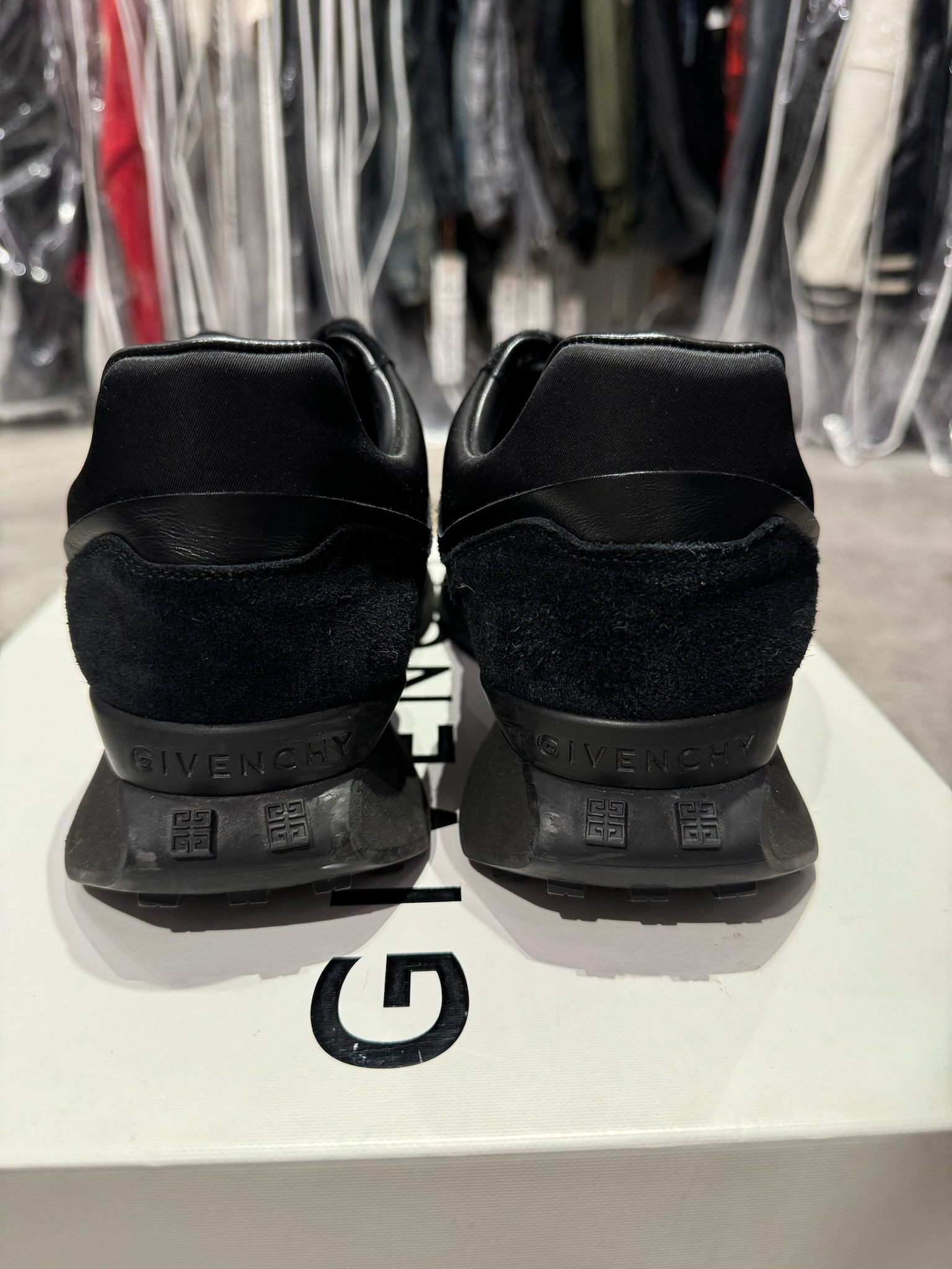 Givenchy Giv Runner Black (Preowned Size 9)