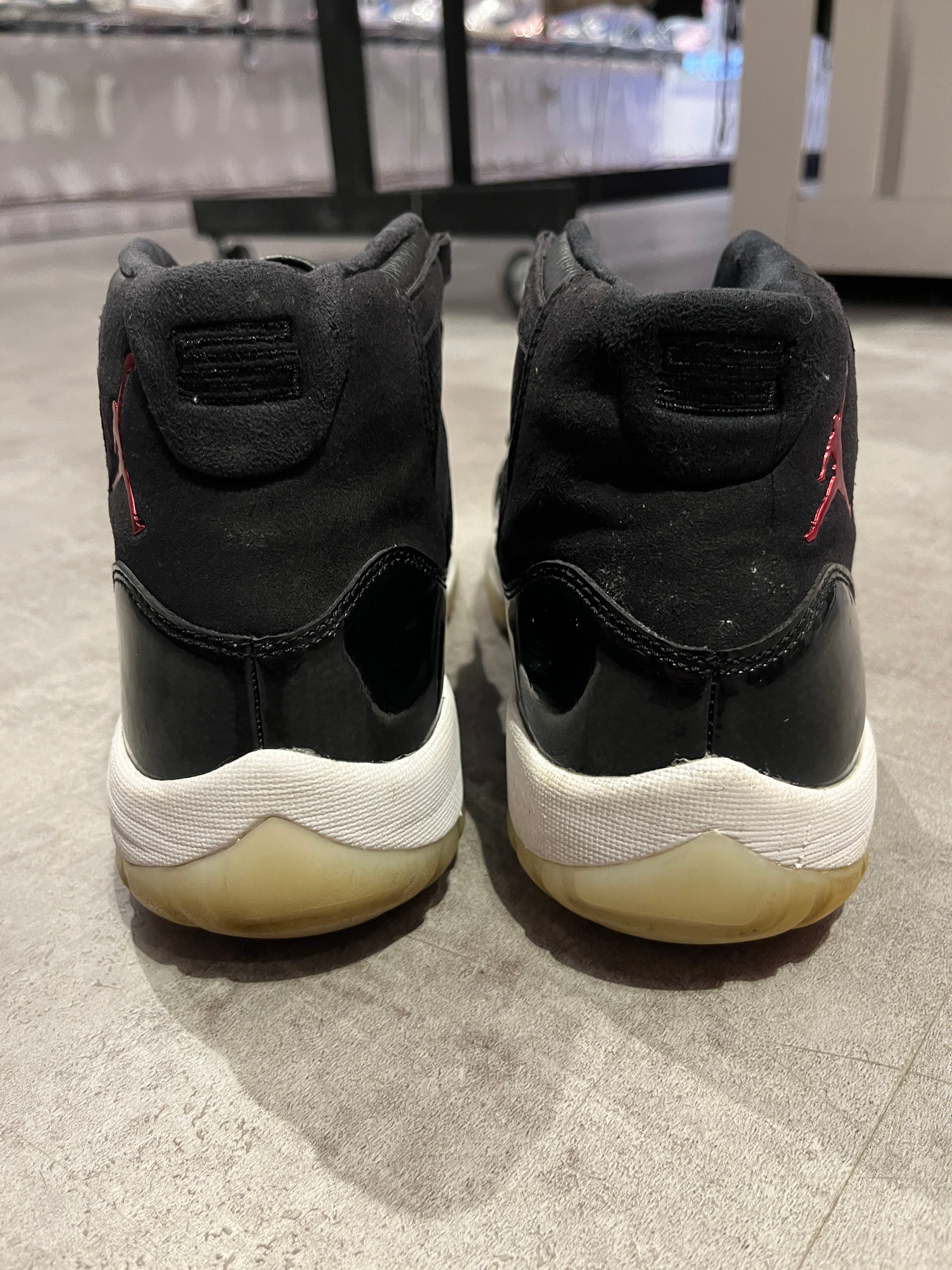 Jordan 11 Retro 72-10 (Preowned)