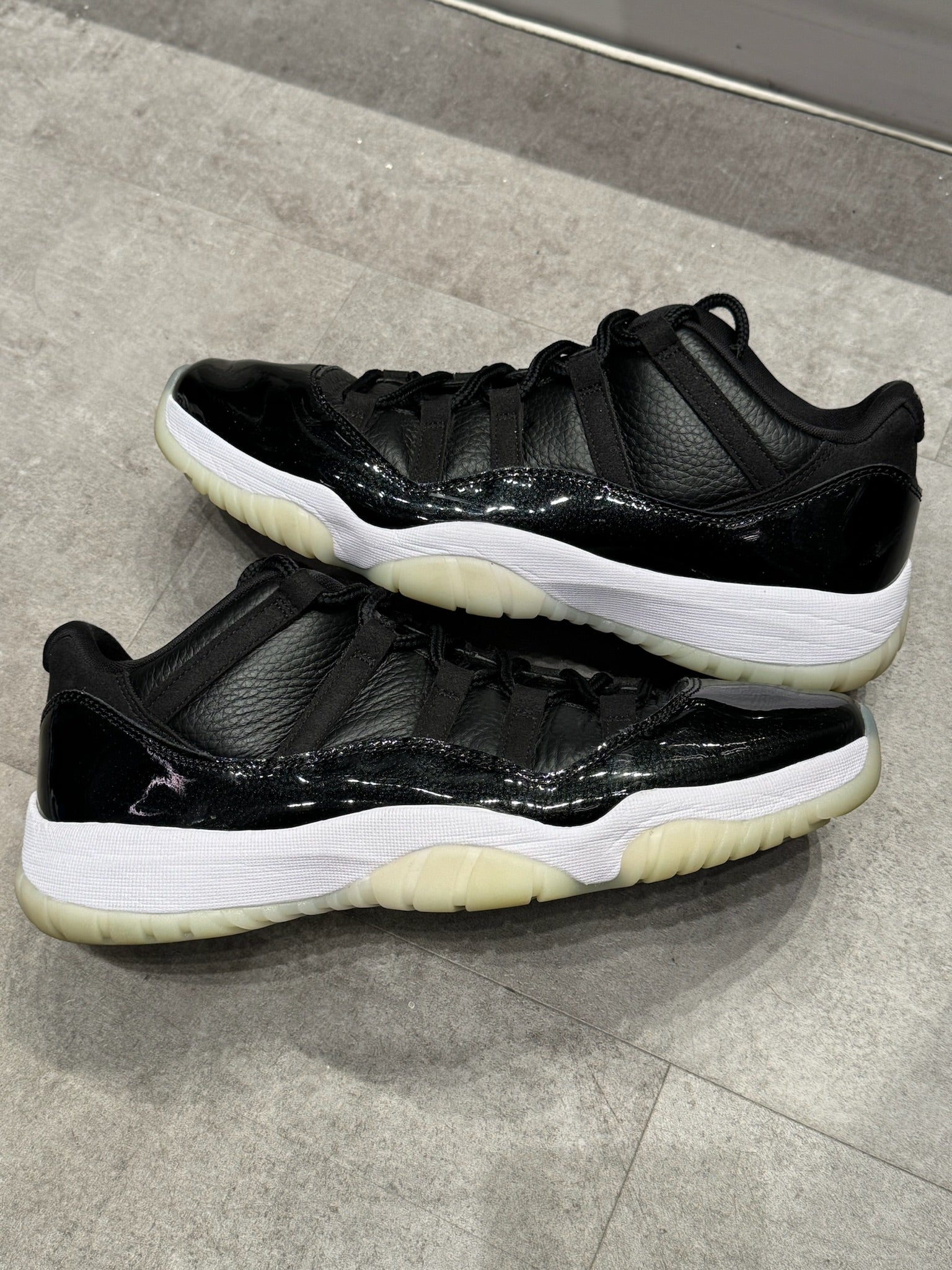 Jordan 11 Retro Low 72-10 (Preowned Size 11)