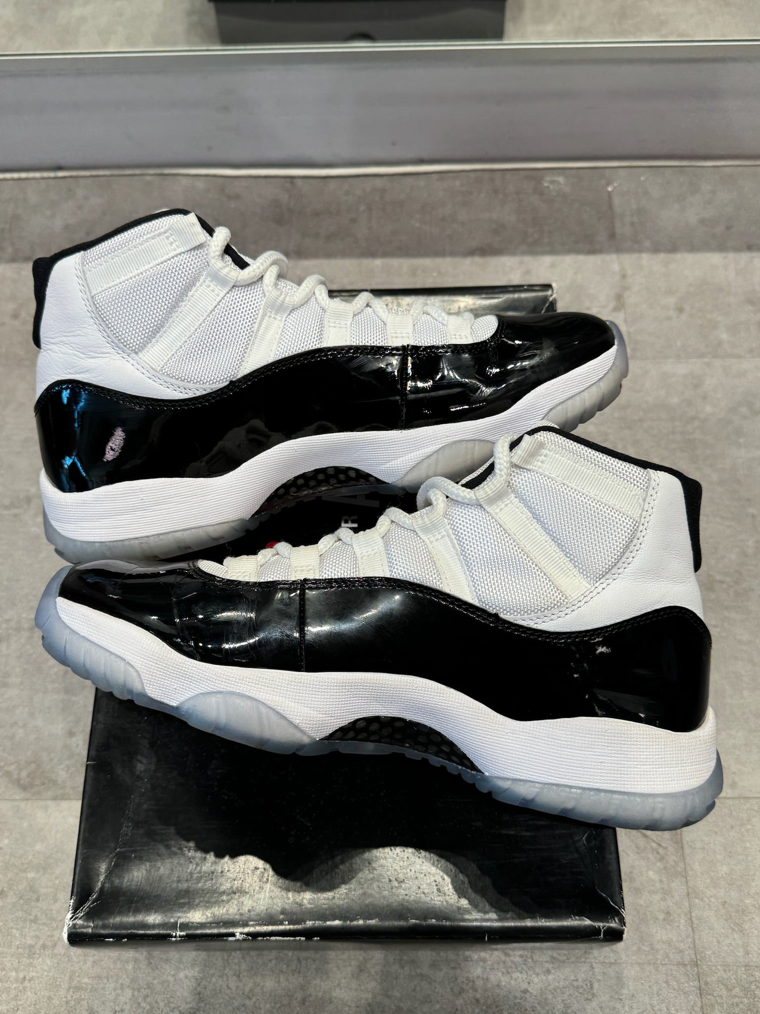 Jordan 11 Retro Concord (2018) (Preowned Size 8)