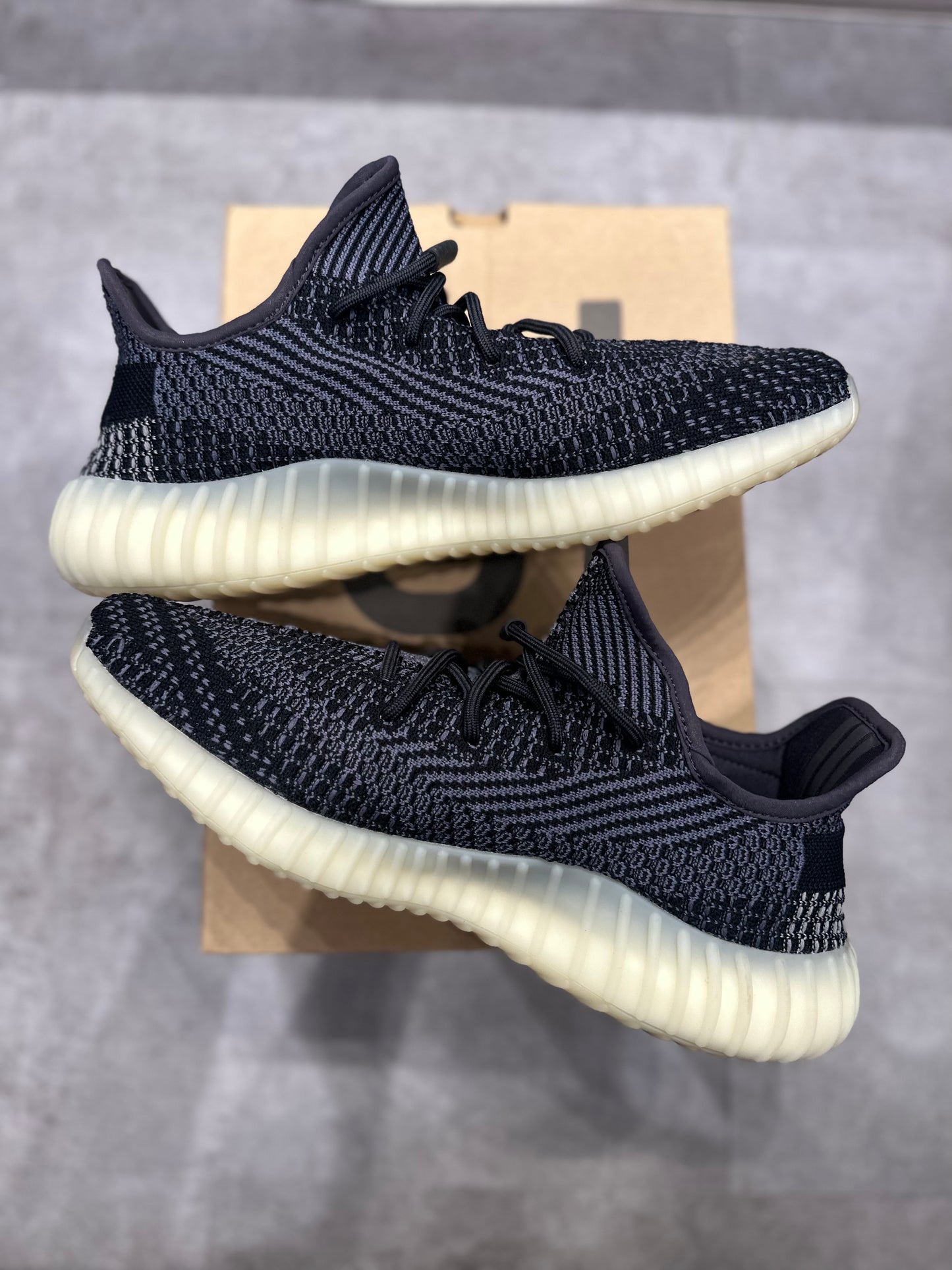 Adidas Yeezy Boost 350 V2 Carbon (Preowned)