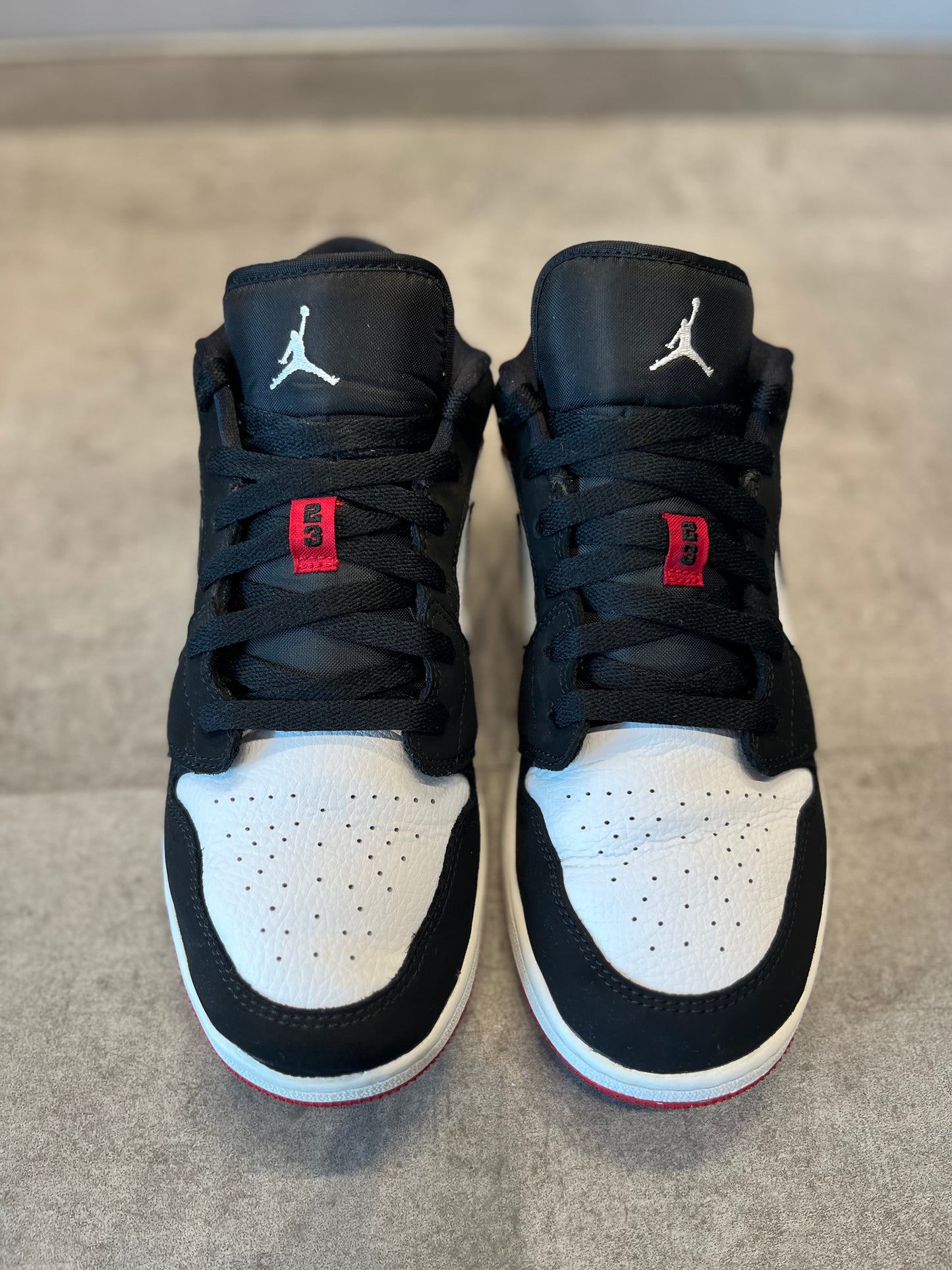 Jordan 1 Low Black Toe (GS) (Preowned)