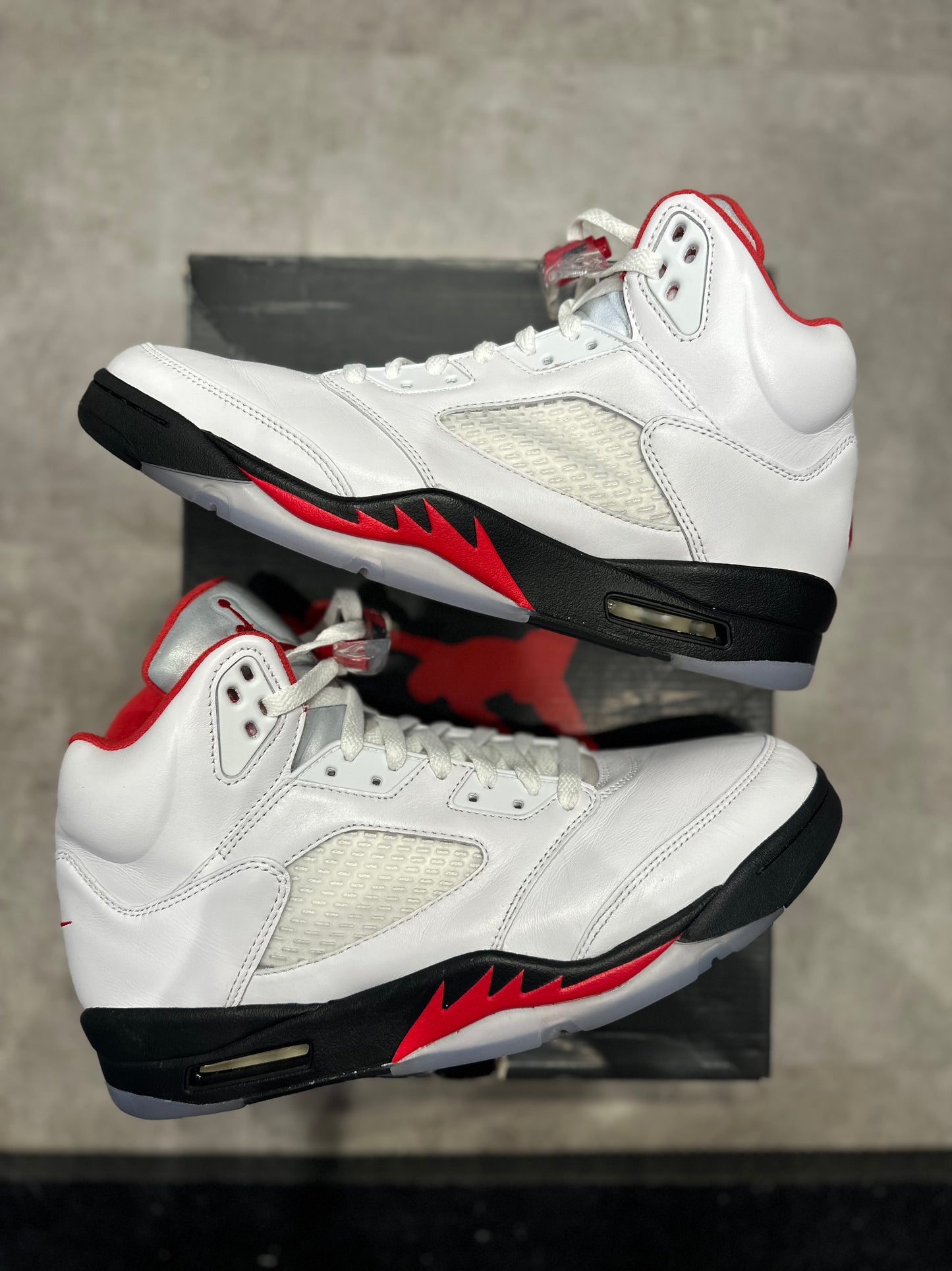 Jordan 5 Retro Fire Red (2020) (Preowned Size 11)