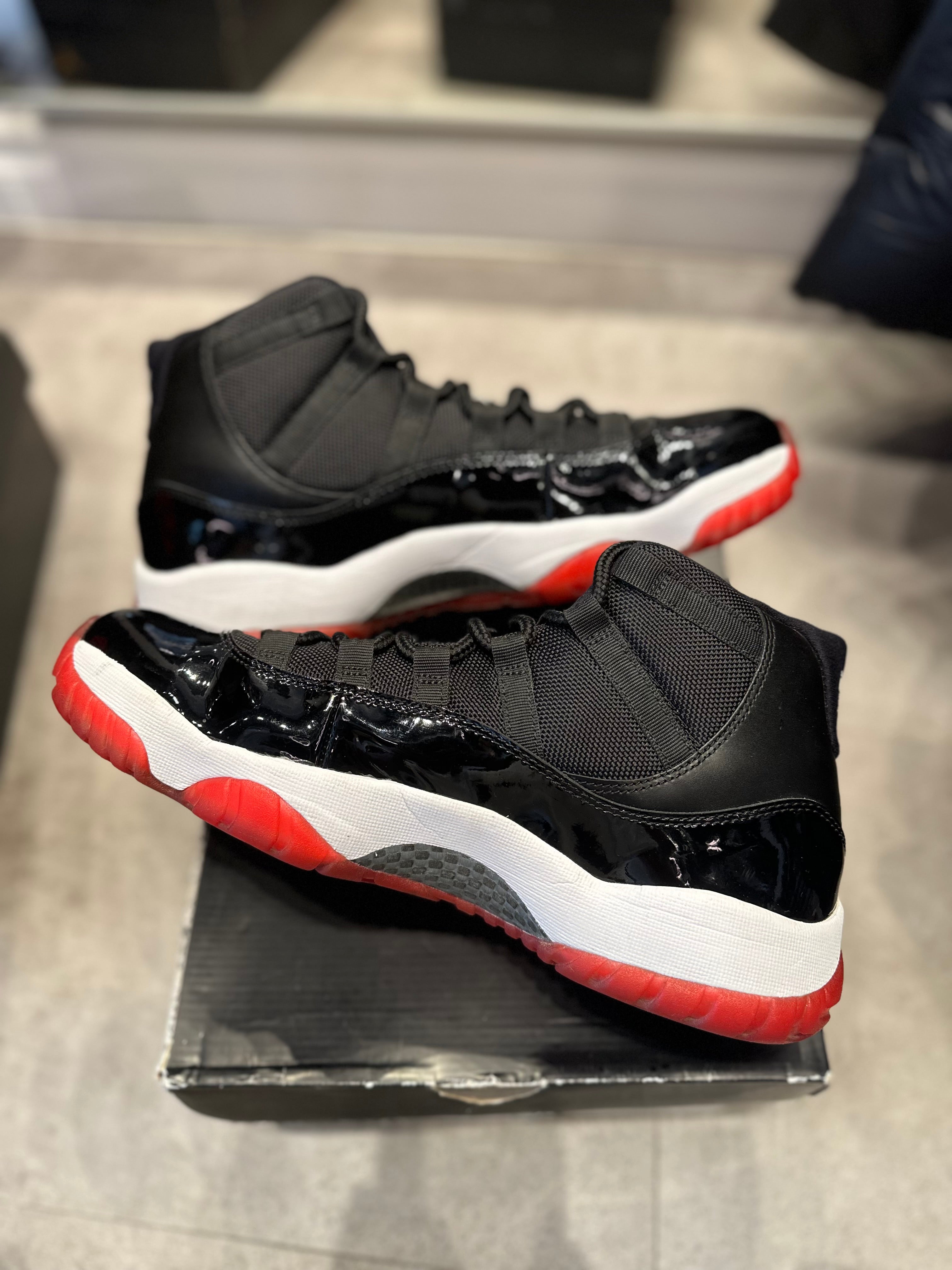 Jordan 11 Retro Playoffs Bred (2012) (Preowned)