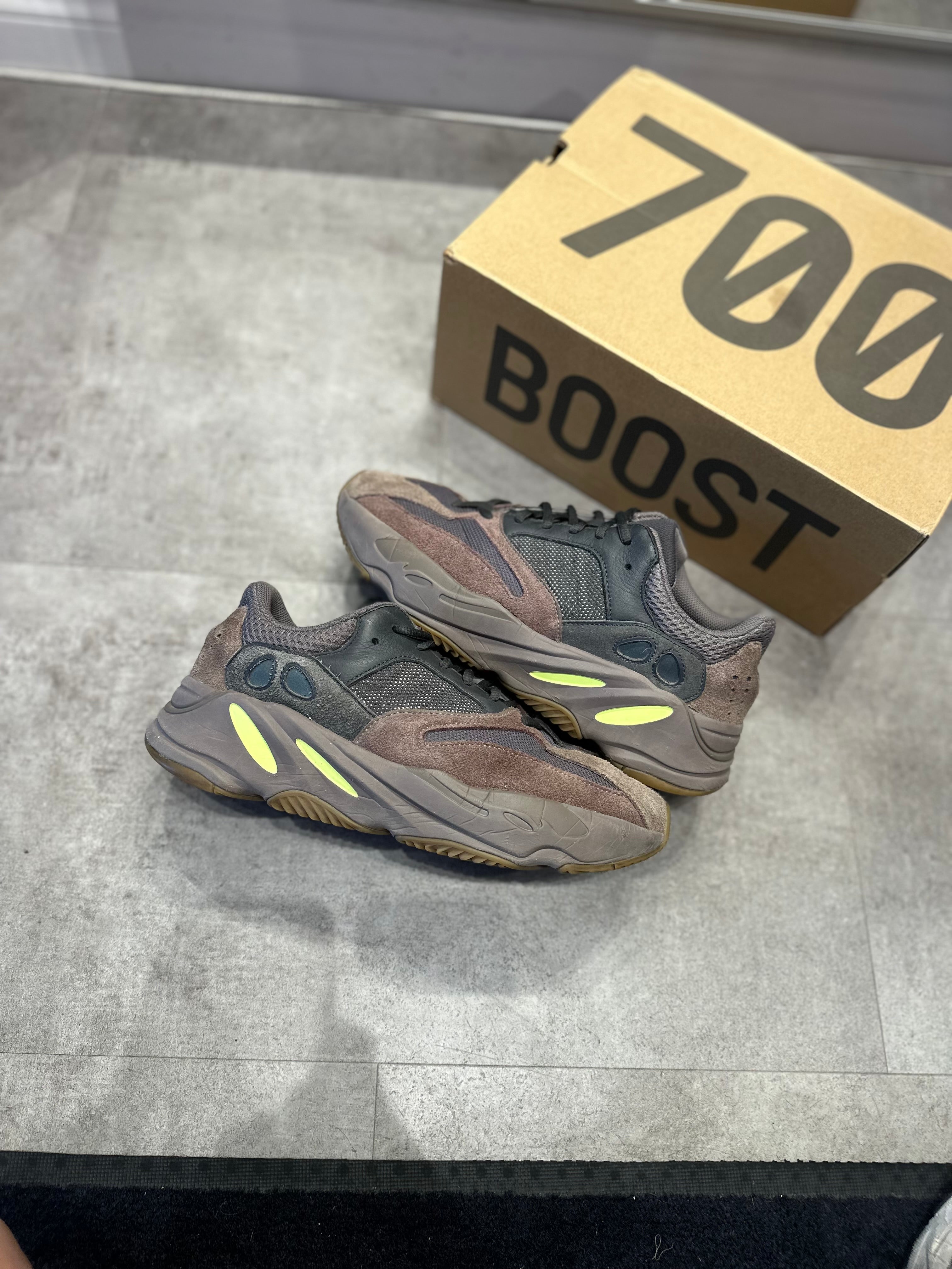 Adidas Yeezy Boost 700 V1 Mauve (Preowned Size 8.5)