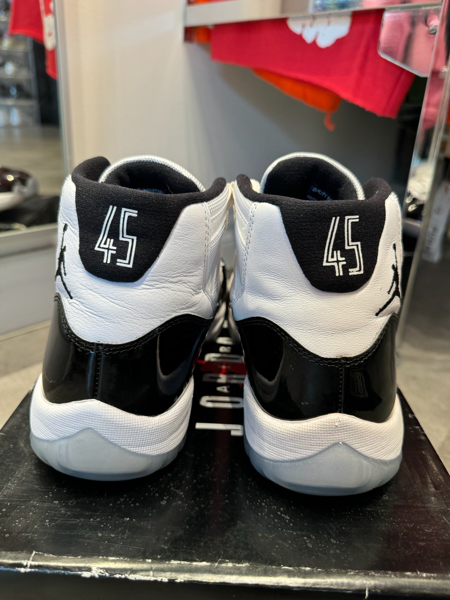 Jordan 11 Retro Concord (2018) (Preowned Size 8)