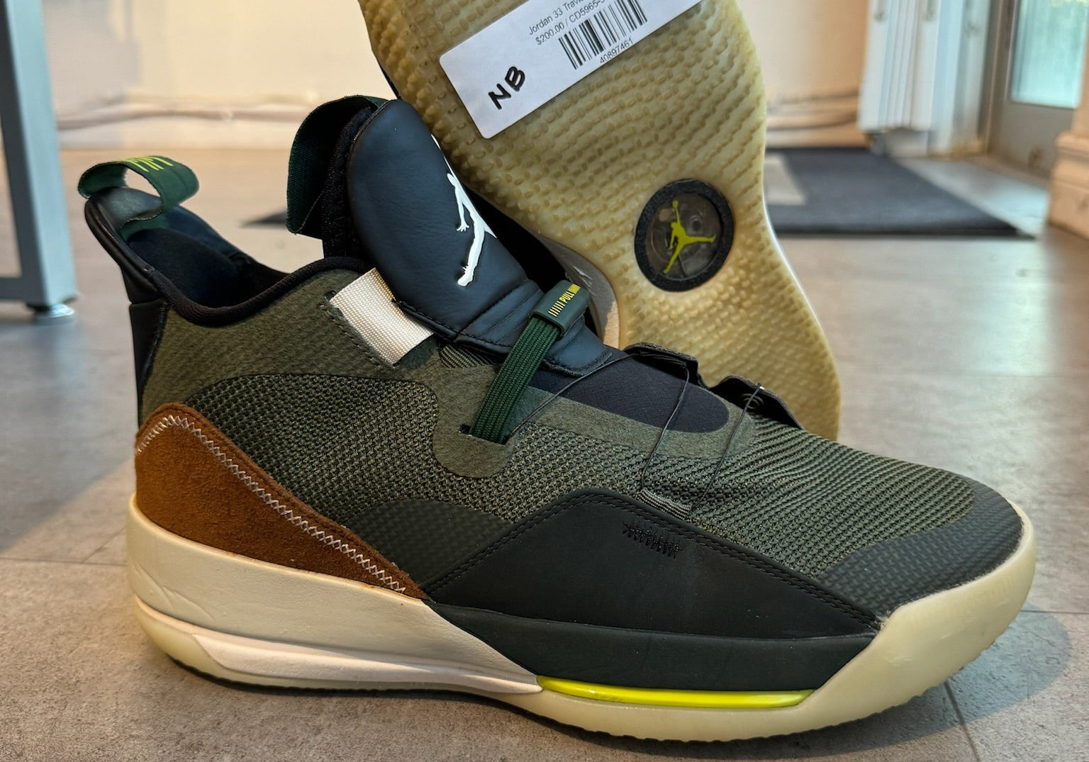 Jordan 33 Travis Scott (Preowned)