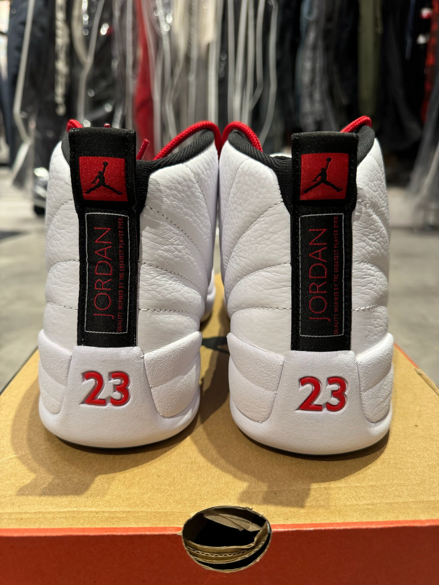 Air Jordan 12 Retro Twist (Preowned Size 9)