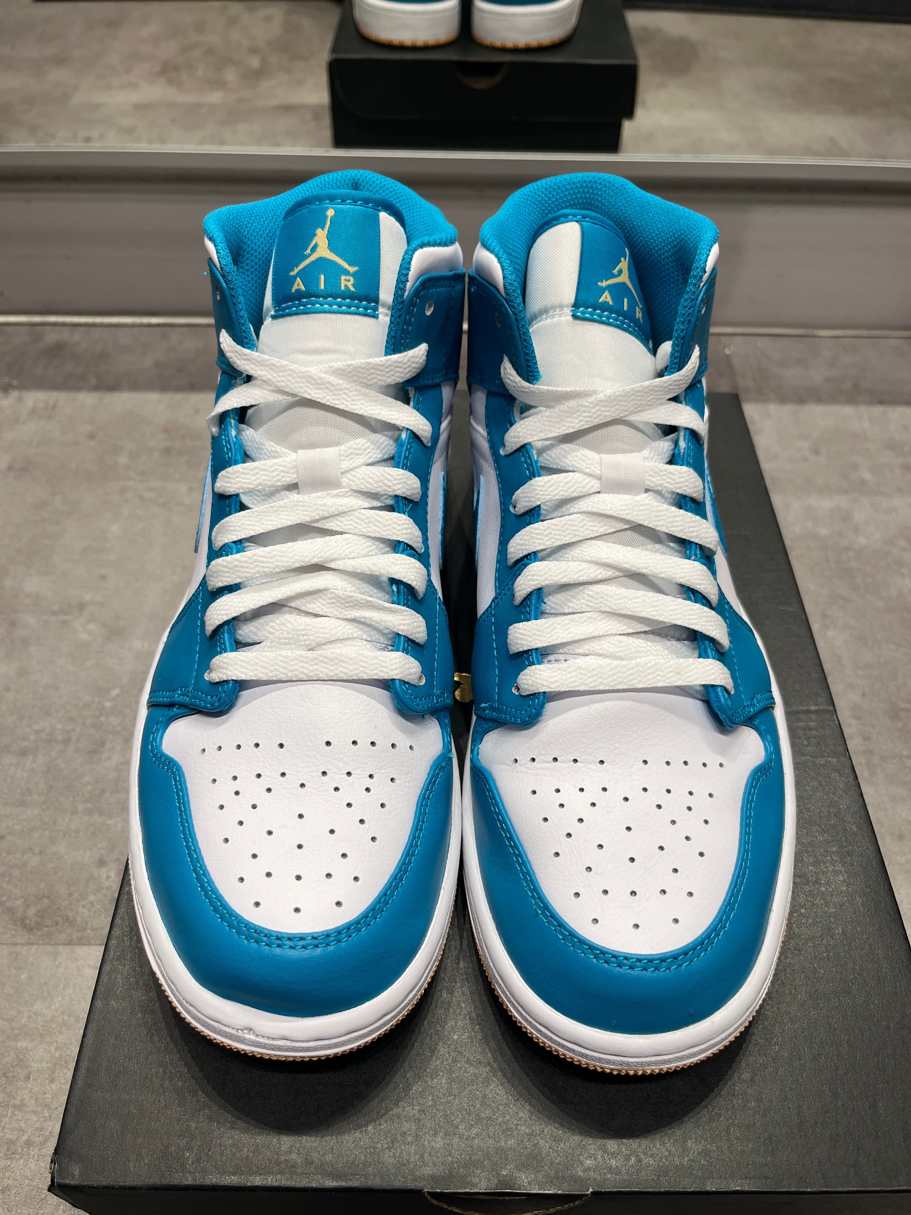 Jordan 1 Mid Aquatone (Preowned)