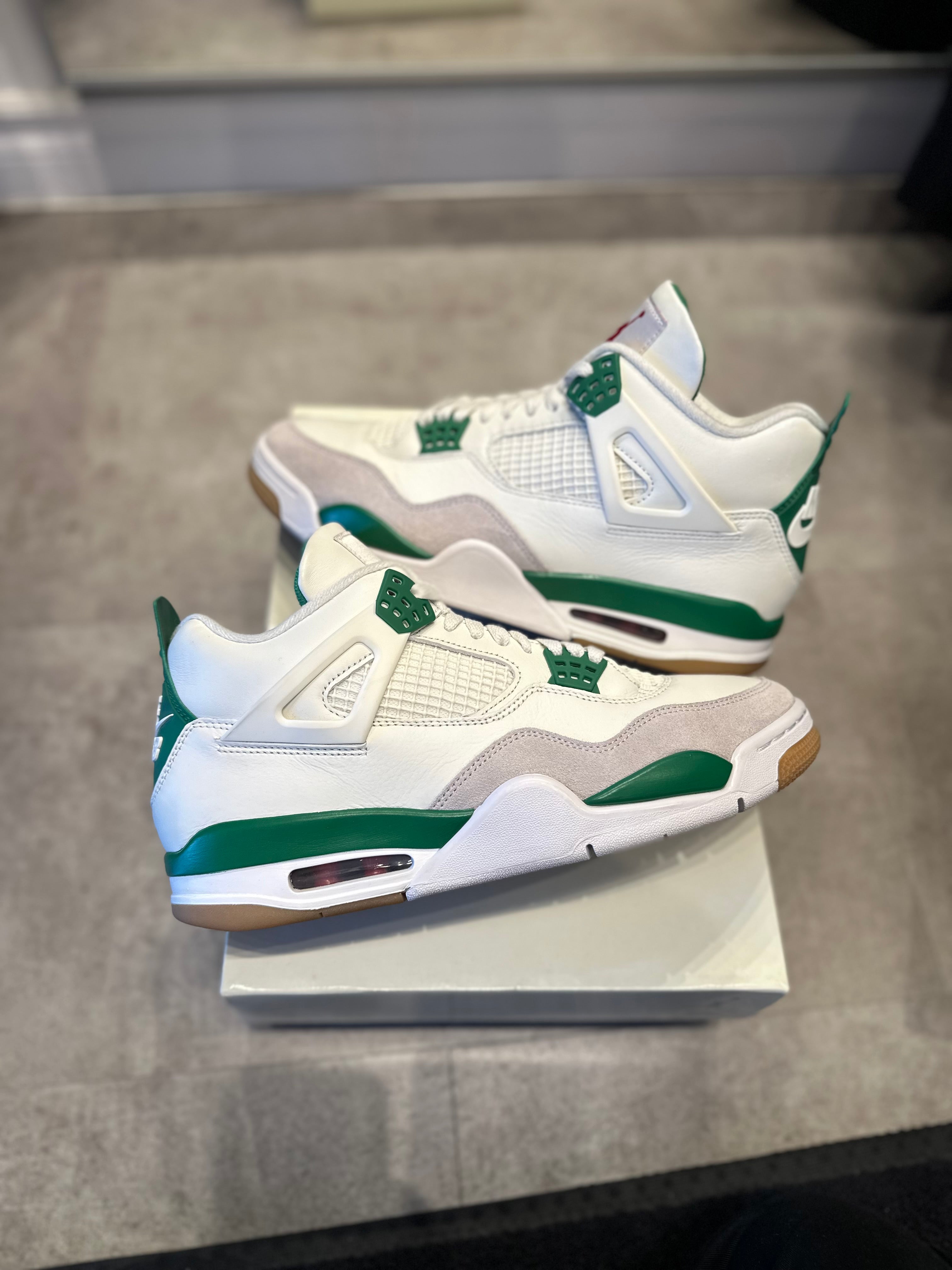 Jordan 4 Retro SB Pine Green (Preowned Size 10.5)