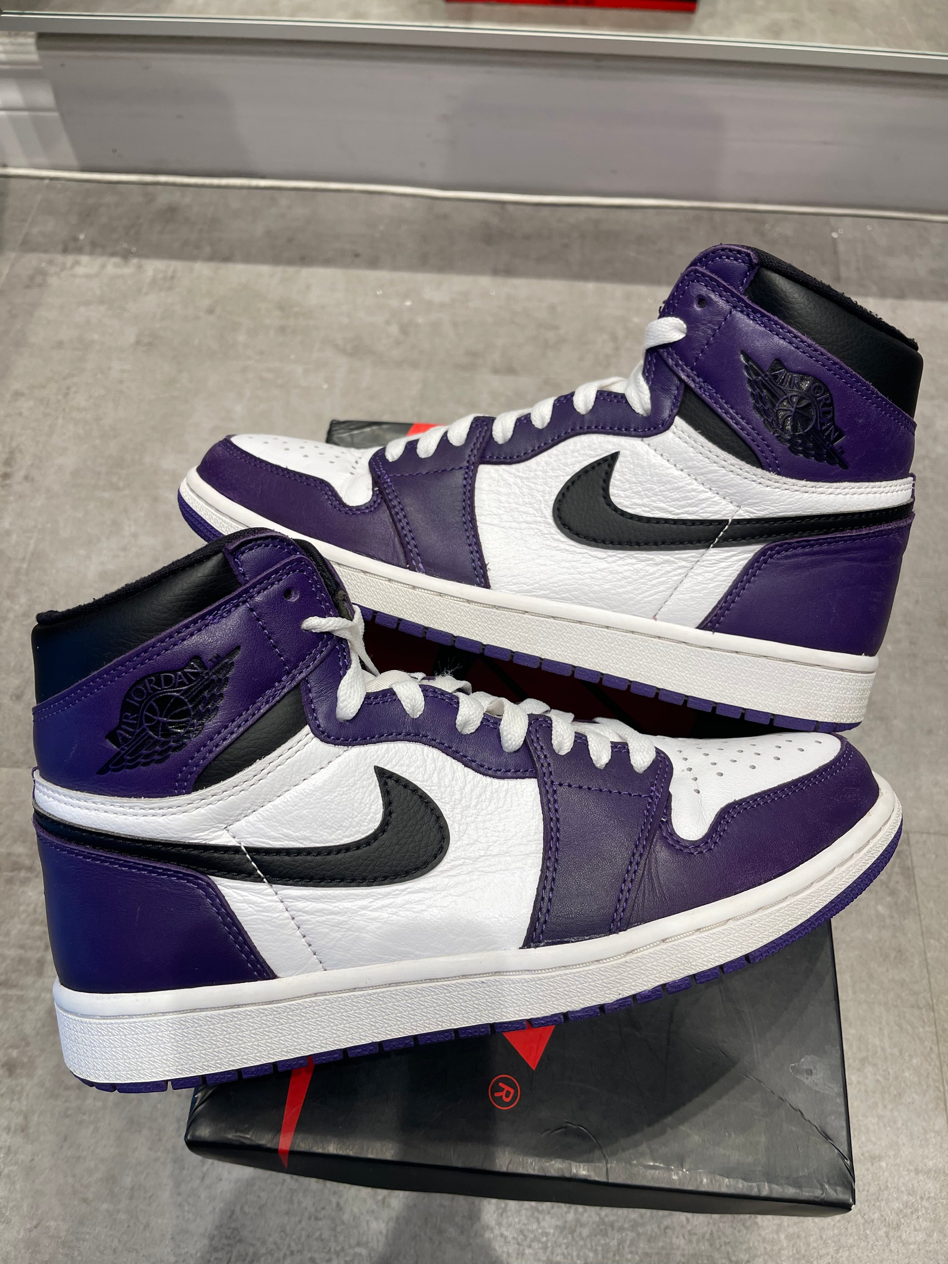 Jordan 1 Retro High Court Purple 2.0 (Preowned Size 9)